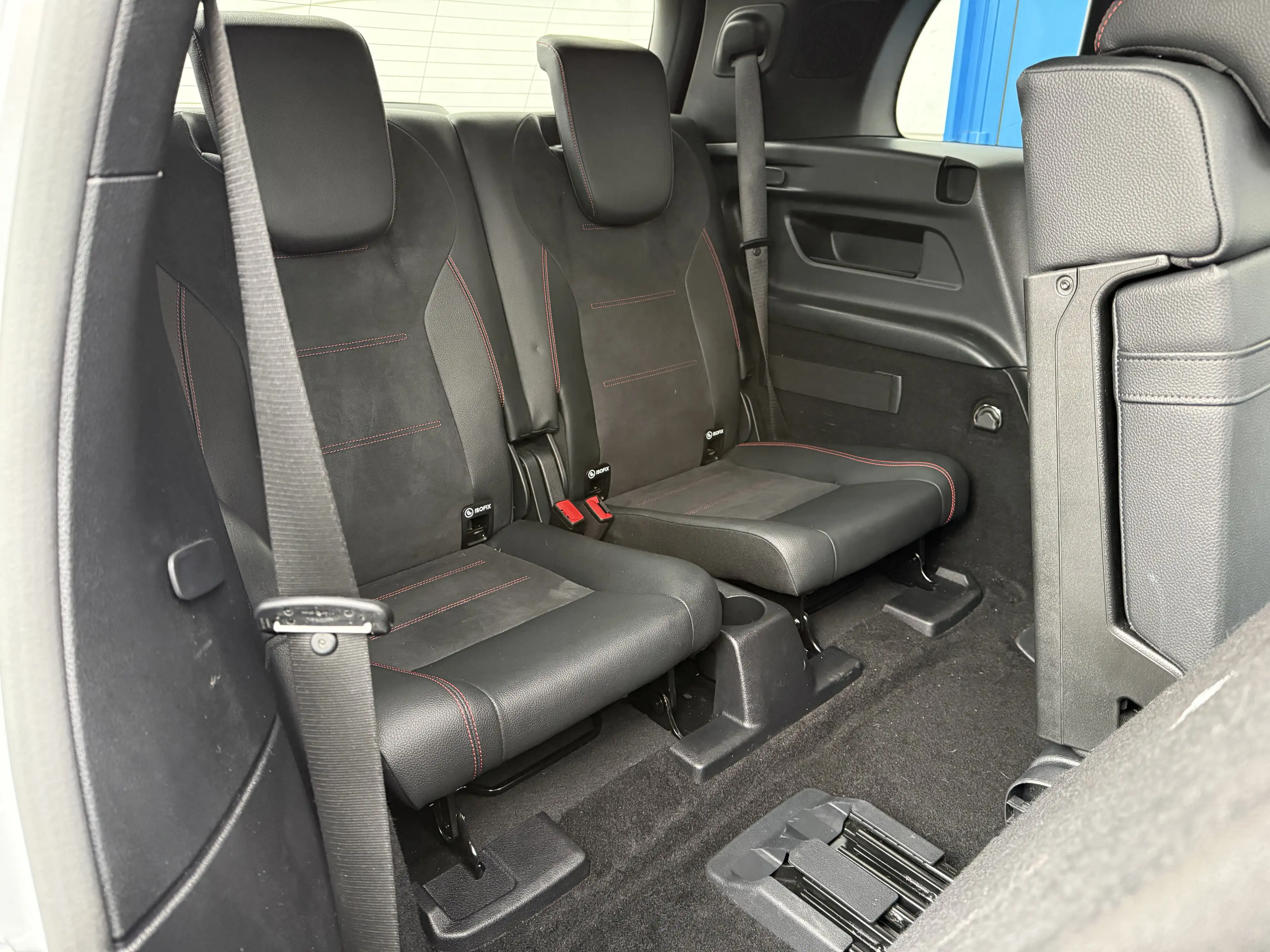 Mercedes-Benz EQB 300 4x4 7pl. 66.5 kWh AMG PACK INT/EXT NIGHT ÉDITION — photo 9