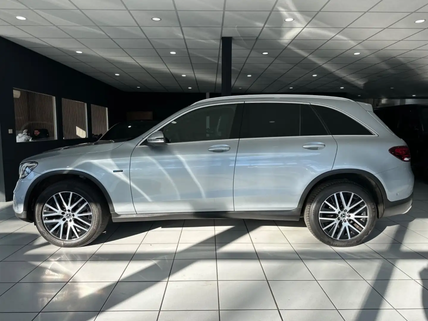 Mercedes-Benz GLC 300 de 4Matic*PANO*360°*BURM*MBEAM*AHK*KEYLE Plateado - 2