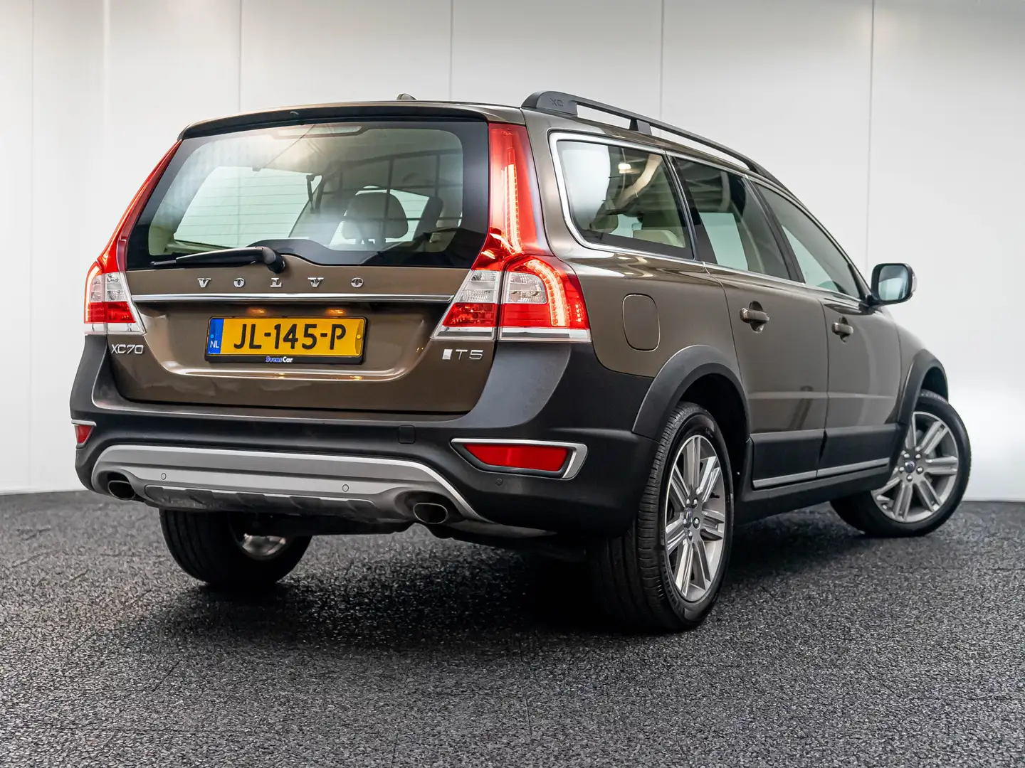 Volvo XC70 2.0 T5 FWD Inscription Edition Brun - 2