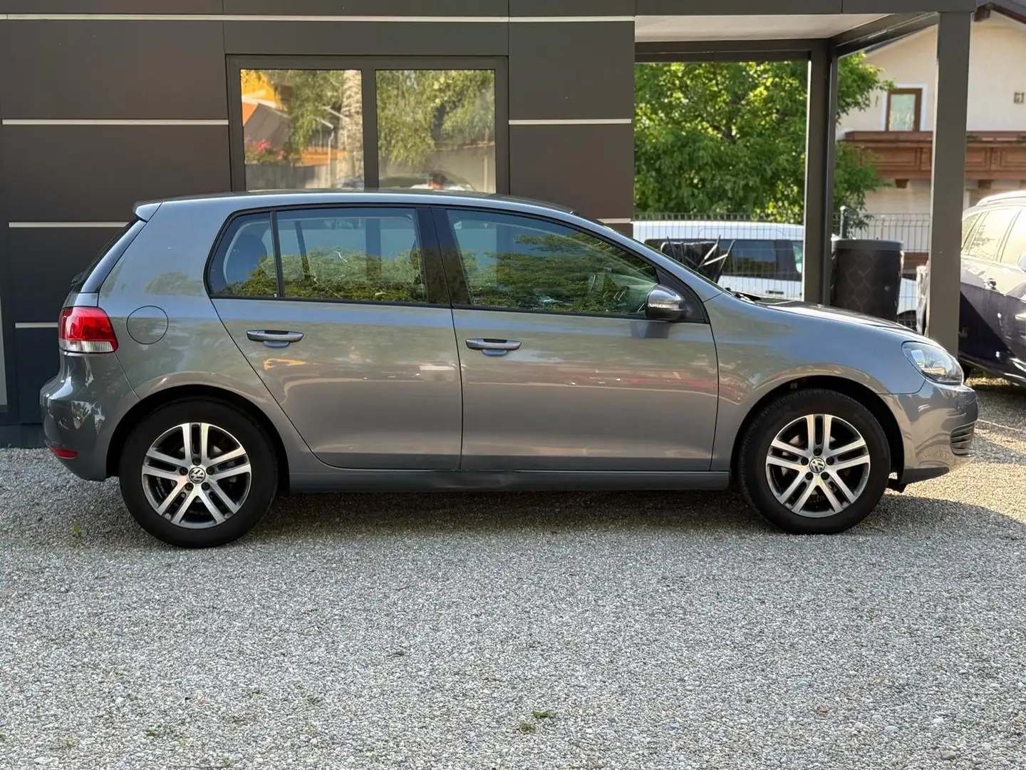 Volkswagen Golf Comfortline Gris - 2