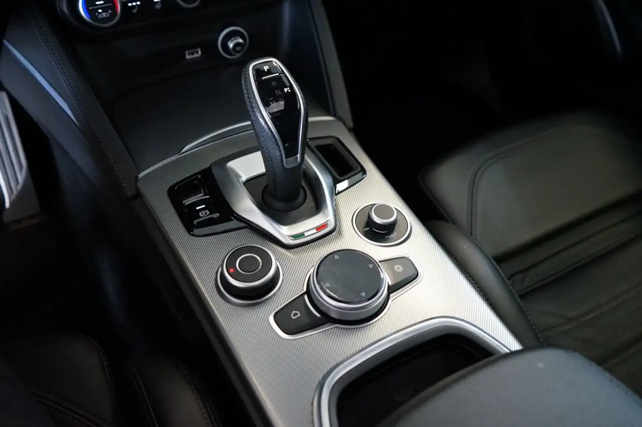 Alfa Romeo Stelvio 2021 — фото 23
