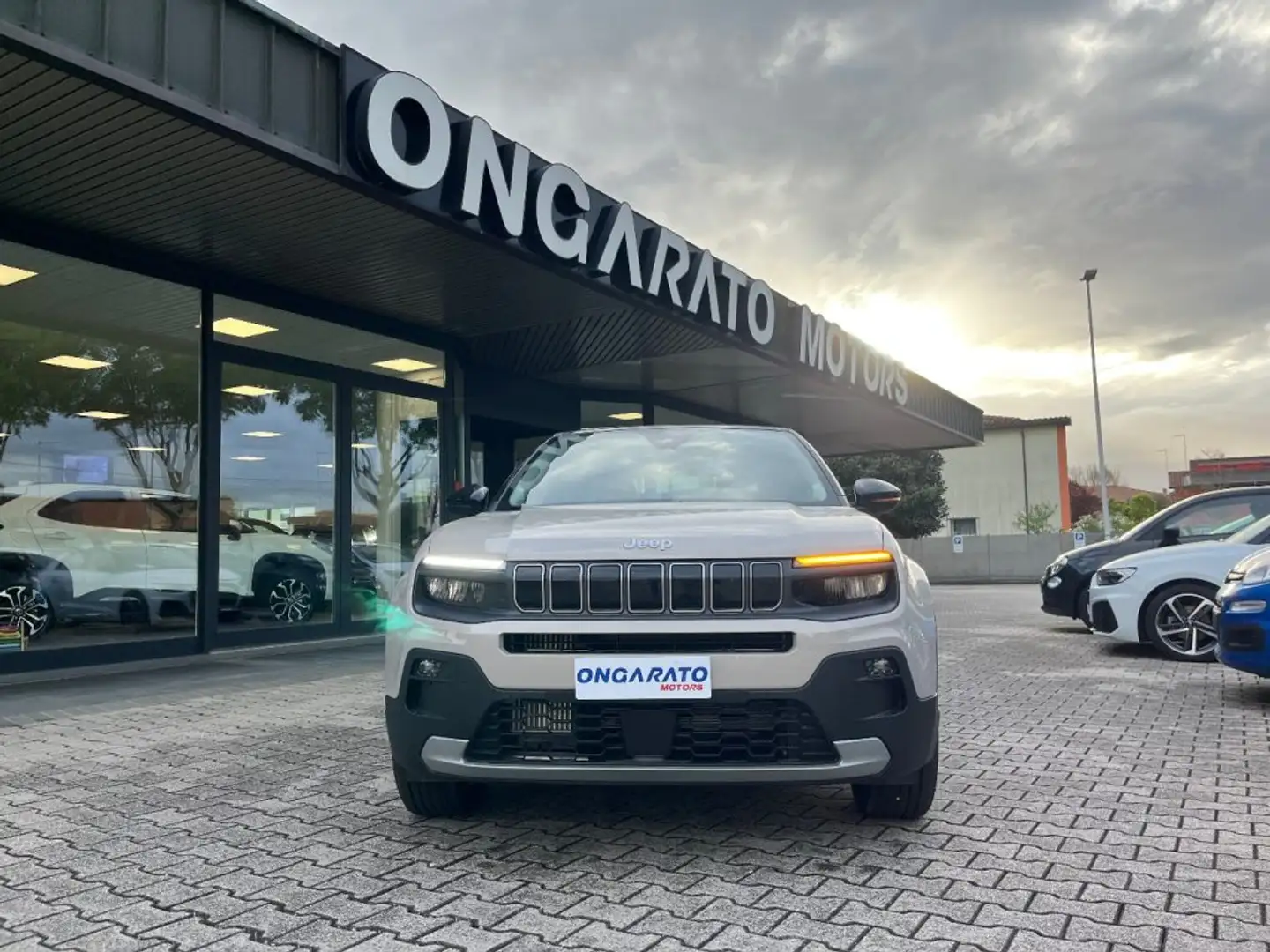 Jeep Avenger 1.2 Turbo 110 CV MHEV Altitude #Bi-Colore Grigio - 2