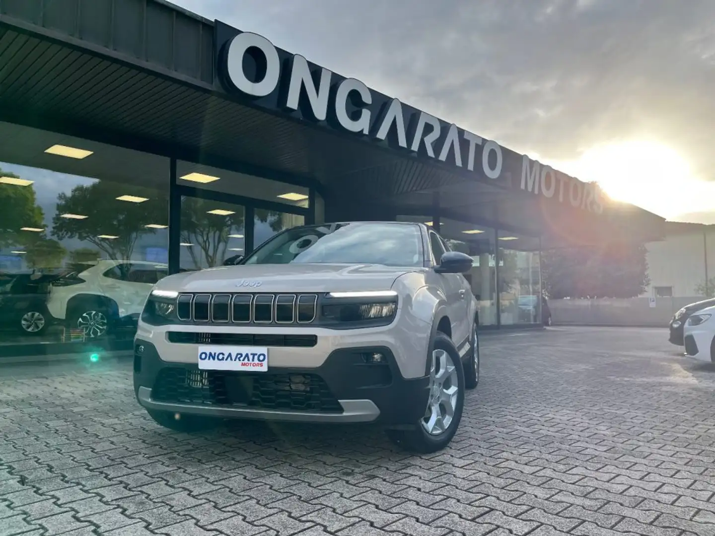 Jeep Avenger 1.2 Turbo 110 CV MHEV Altitude #Bi-Colore Grigio - 1