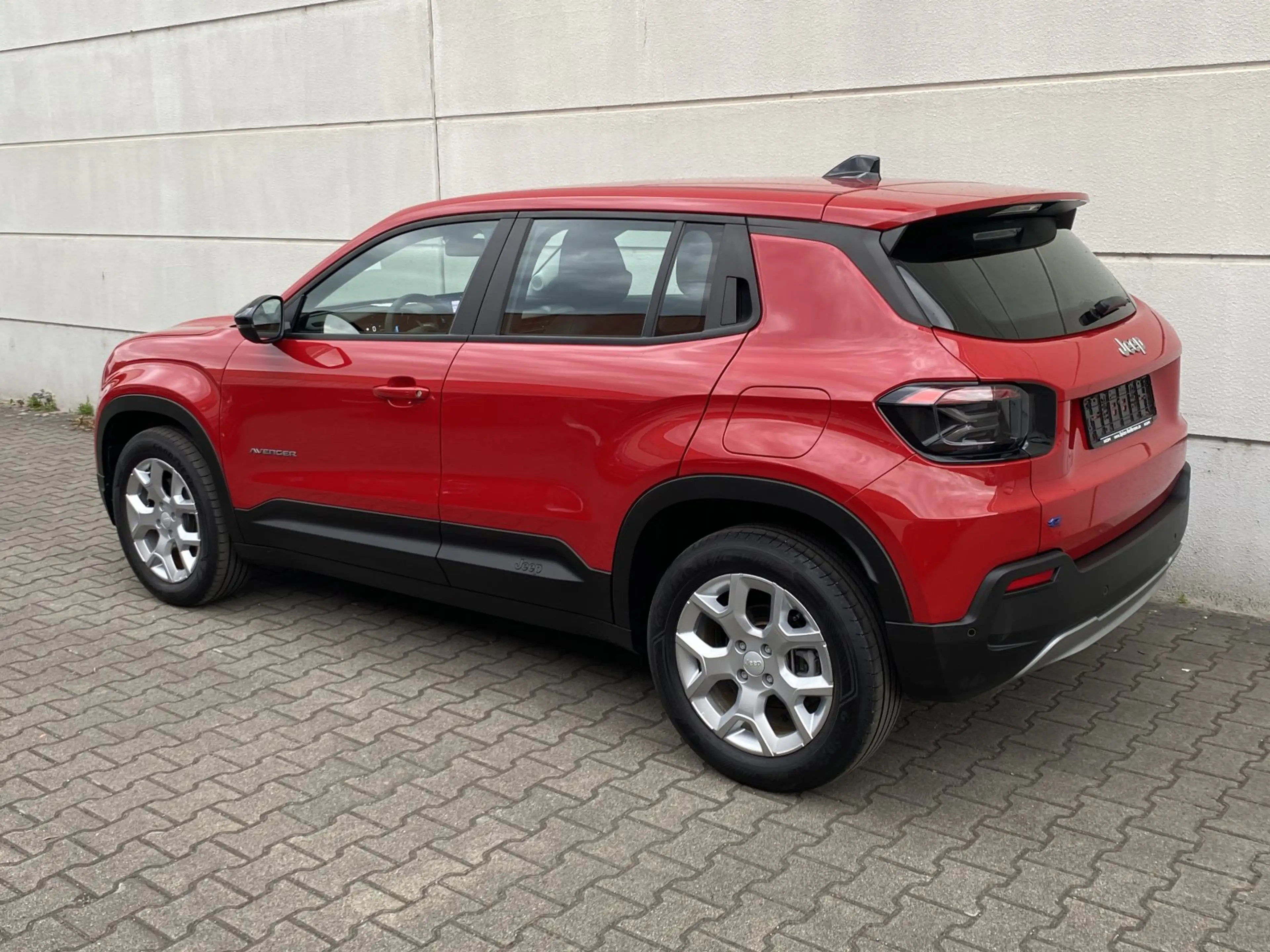 Jeep Avenger Elektro Altitude 54 kWh ACC Shz Tmat Alu17 CarPlay — photo 8