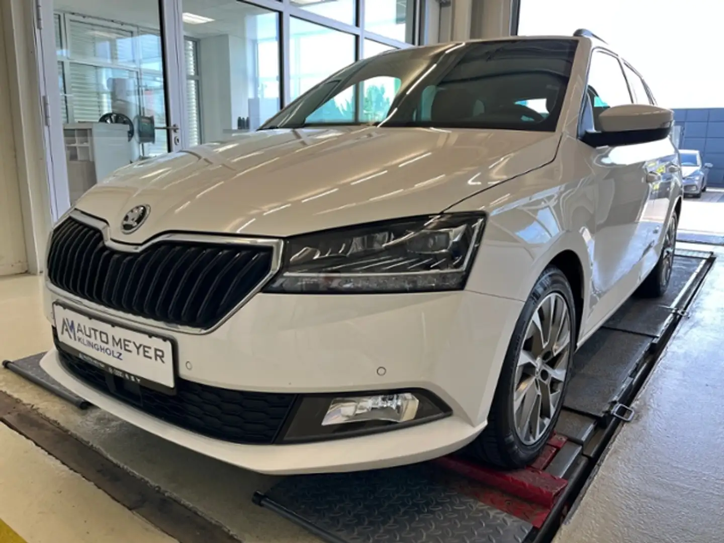 Skoda Fabia Combi CLEVER 1.0 TSI Navi AHK ACC PDC SH Weiß - 2