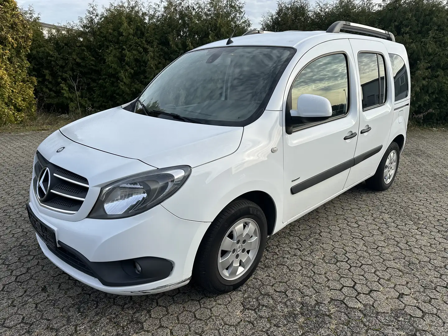 Mercedes-Benz Citan 111 CDI lang (A2) Tourer Edition (415.703) Weiß - 1