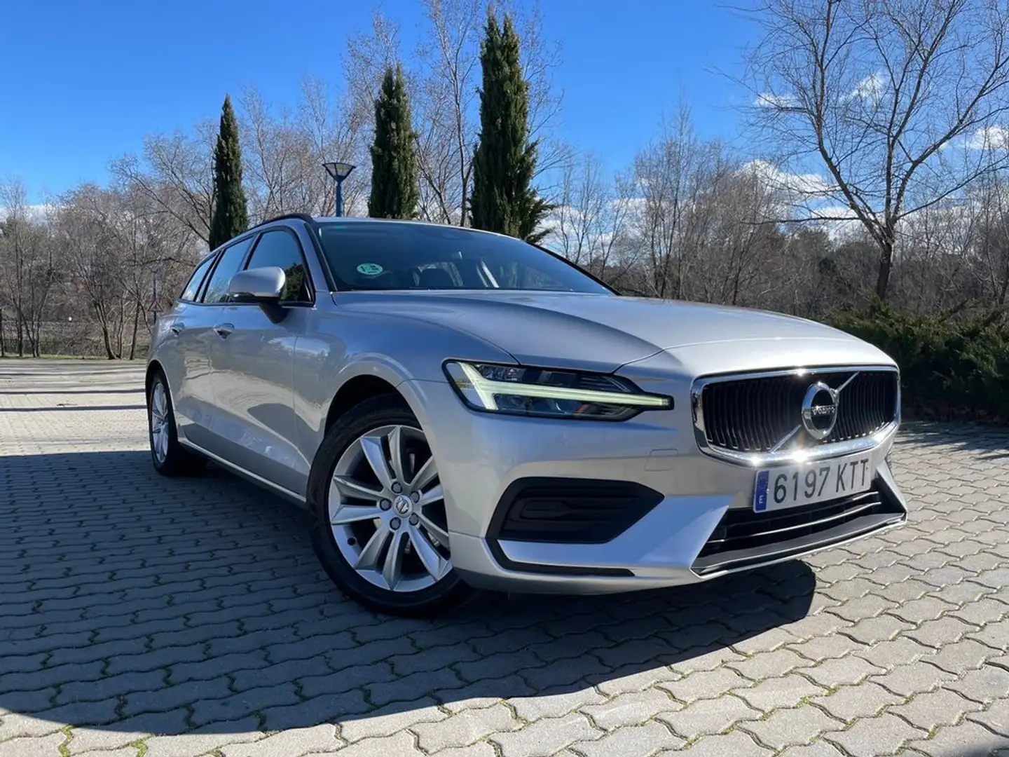 Volvo V60 2.0 D3 Momentum Gris - 2