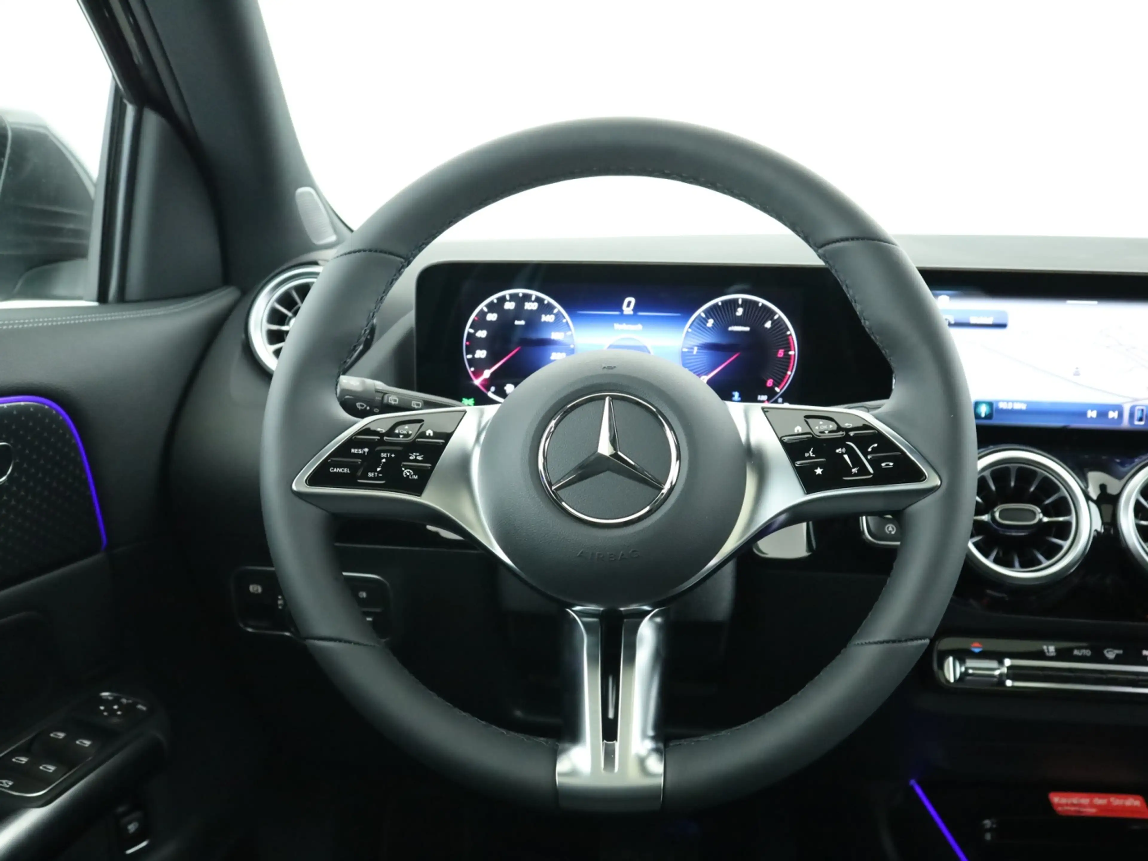 Mercedes-Benz GLA 220 d 4MATIC 360 ACC AHK AUT DynLicht Kam. — photo 11
