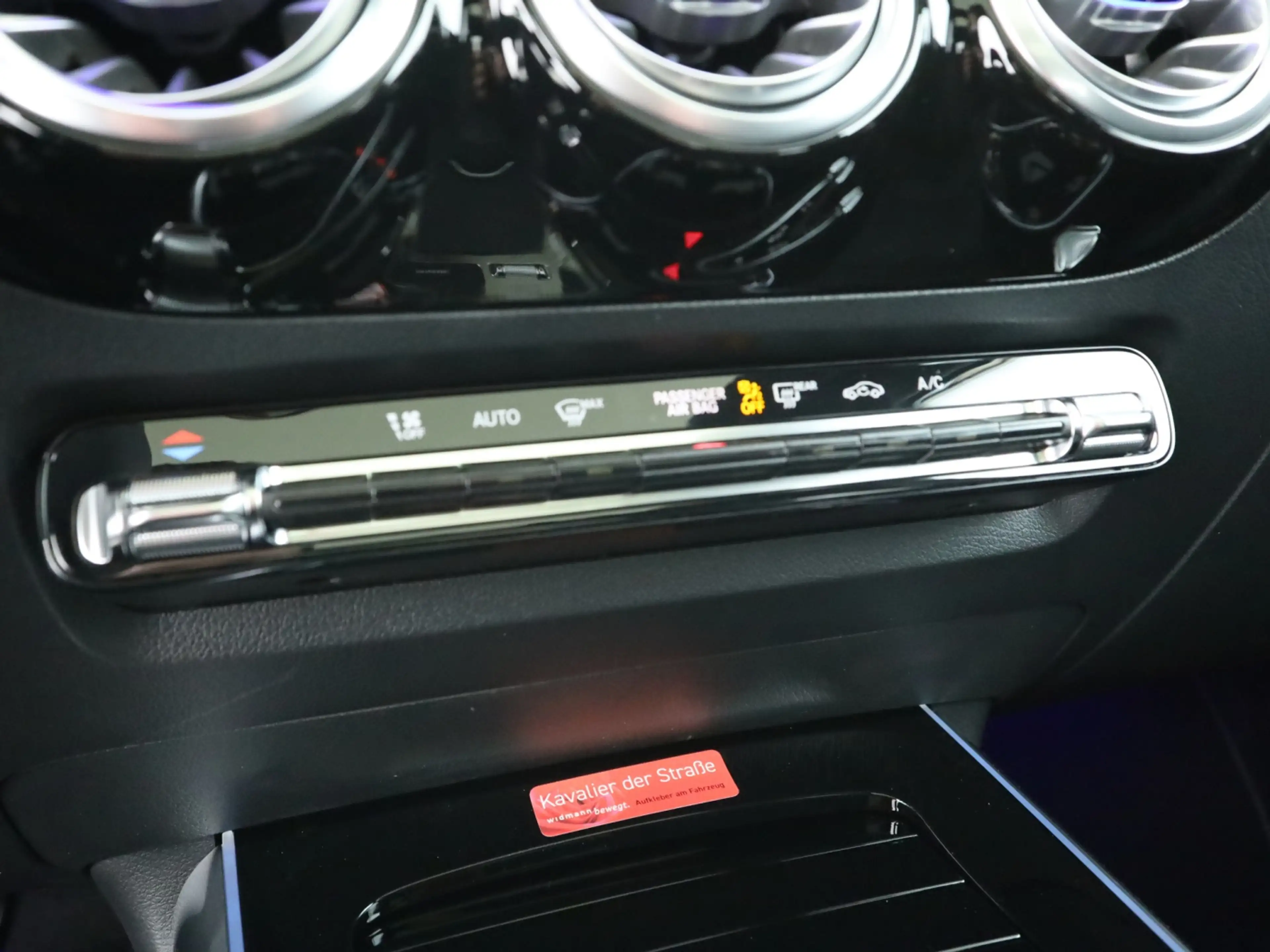 Mercedes-Benz GLA 220 d 4MATIC 360 ACC AHK AUT DynLicht Kam. — photo 14