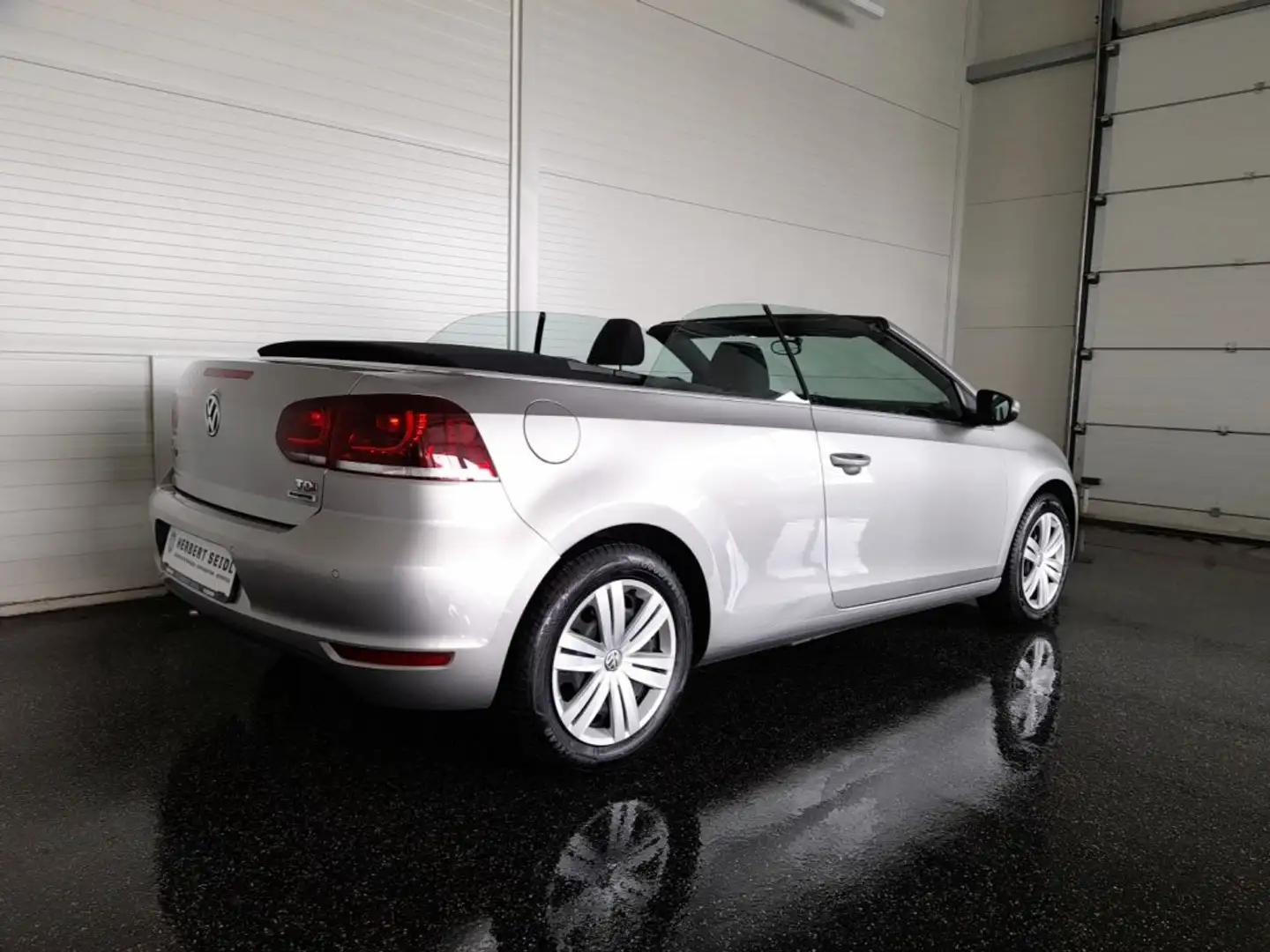 Volkswagen Golf VI CABRIO 1,6 TDI *NAVI / WINDSCHOTT / PDC VO & HI / SHZG* Grau - 2