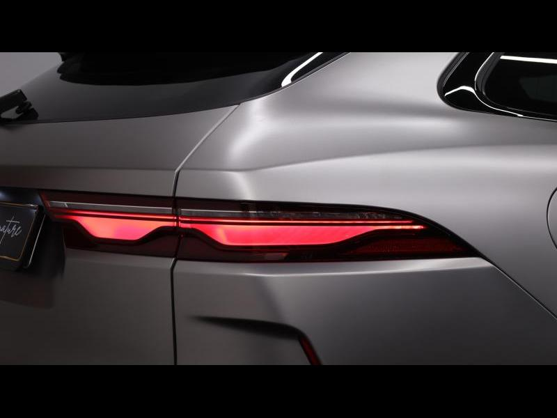 Jaguar F-Pace SVR 5.0 P550 Auto — photo 9