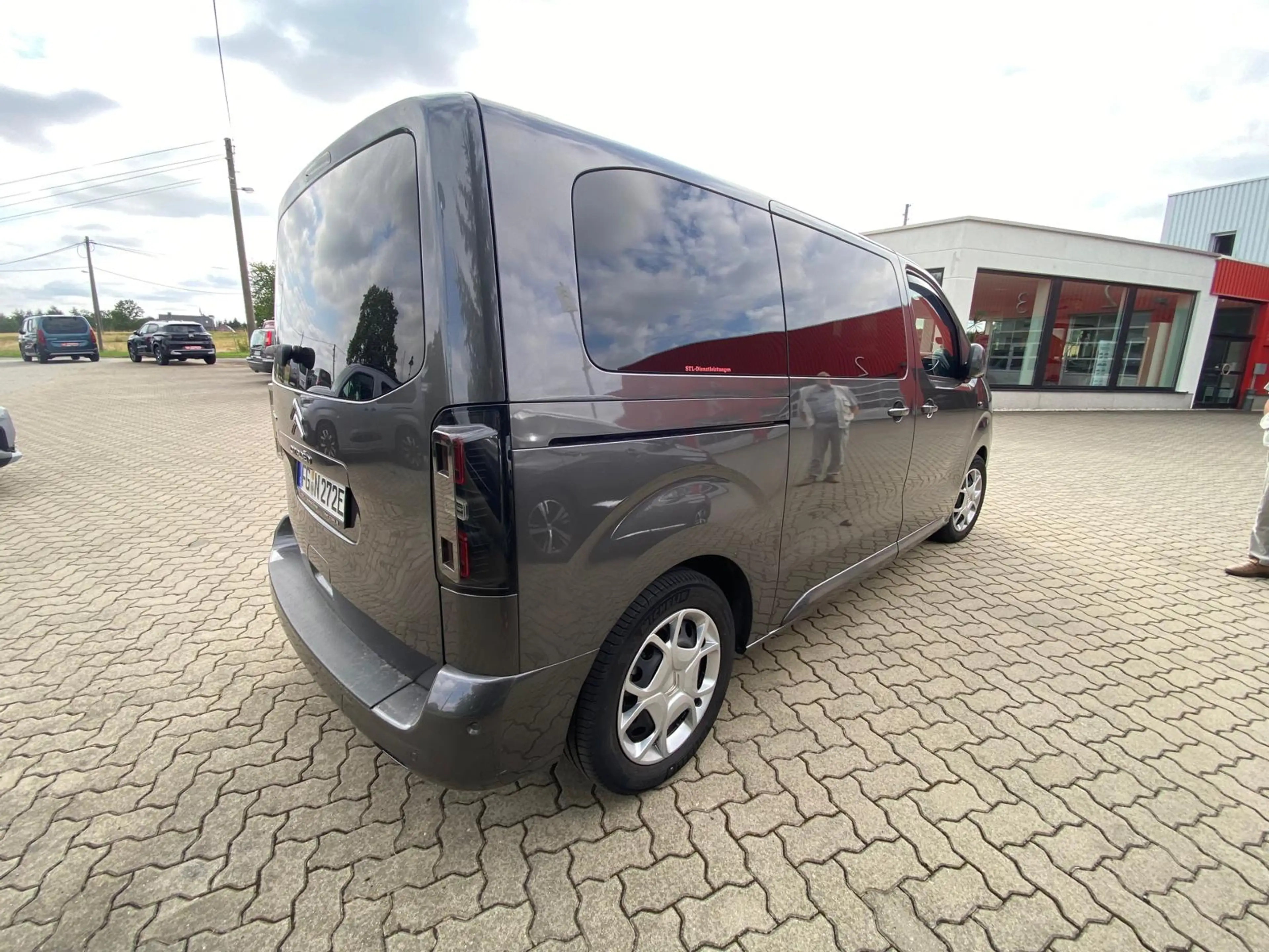 Citroen Spacetourer Feel M (L2) Elektromotor, Xenon-Scheinwerfer, Navi, Einparkhilfe vorn und hinten, Rückfahrkamera — photo 3
