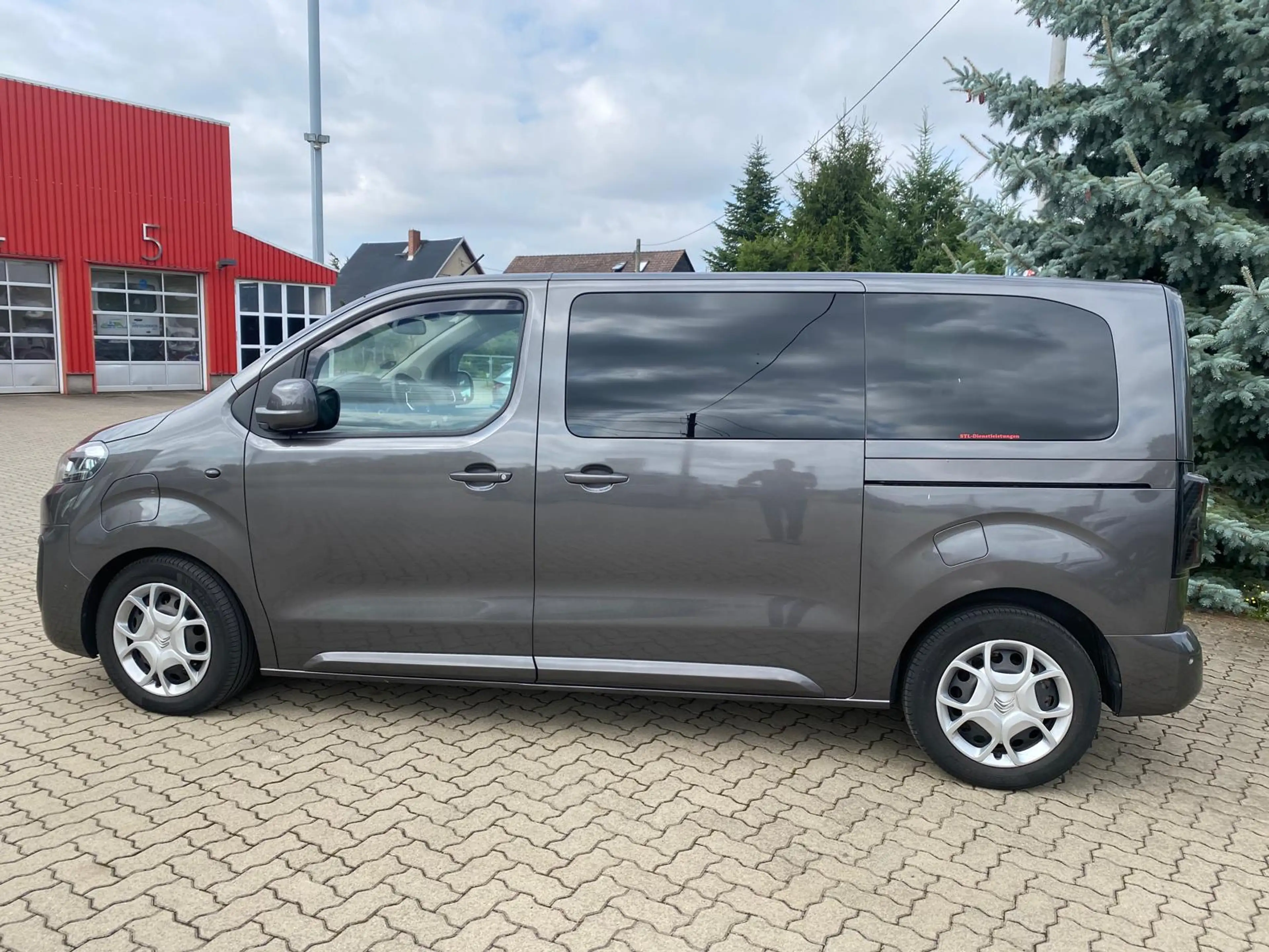 Citroen Spacetourer Feel M (L2) Elektromotor, Xenon-Scheinwerfer, Navi, Einparkhilfe vorn und hinten, Rückfahrkamera — photo 6