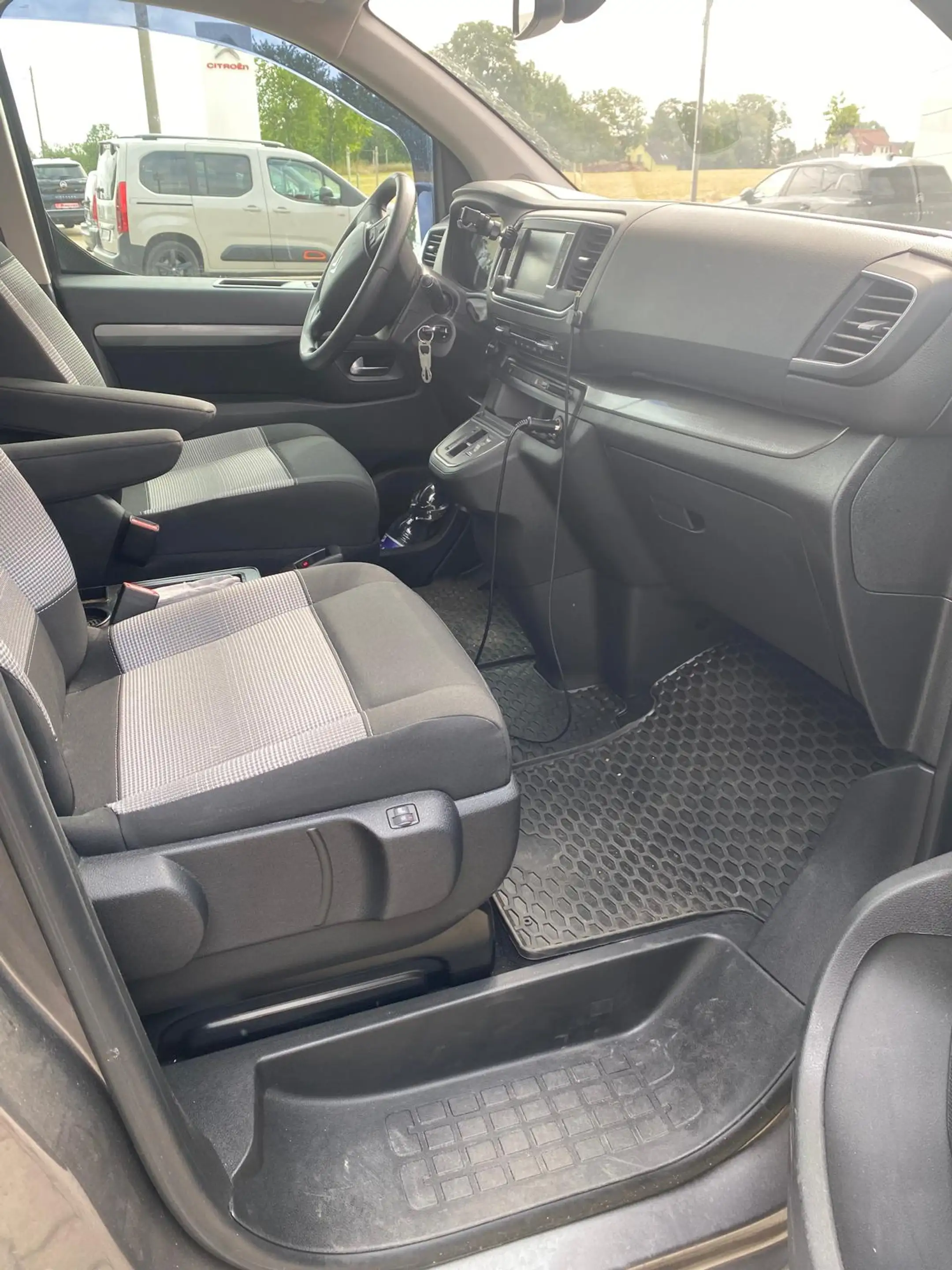 Citroen Spacetourer Feel M (L2) Elektromotor, Xenon-Scheinwerfer, Navi, Einparkhilfe vorn und hinten, Rückfahrkamera — photo 13