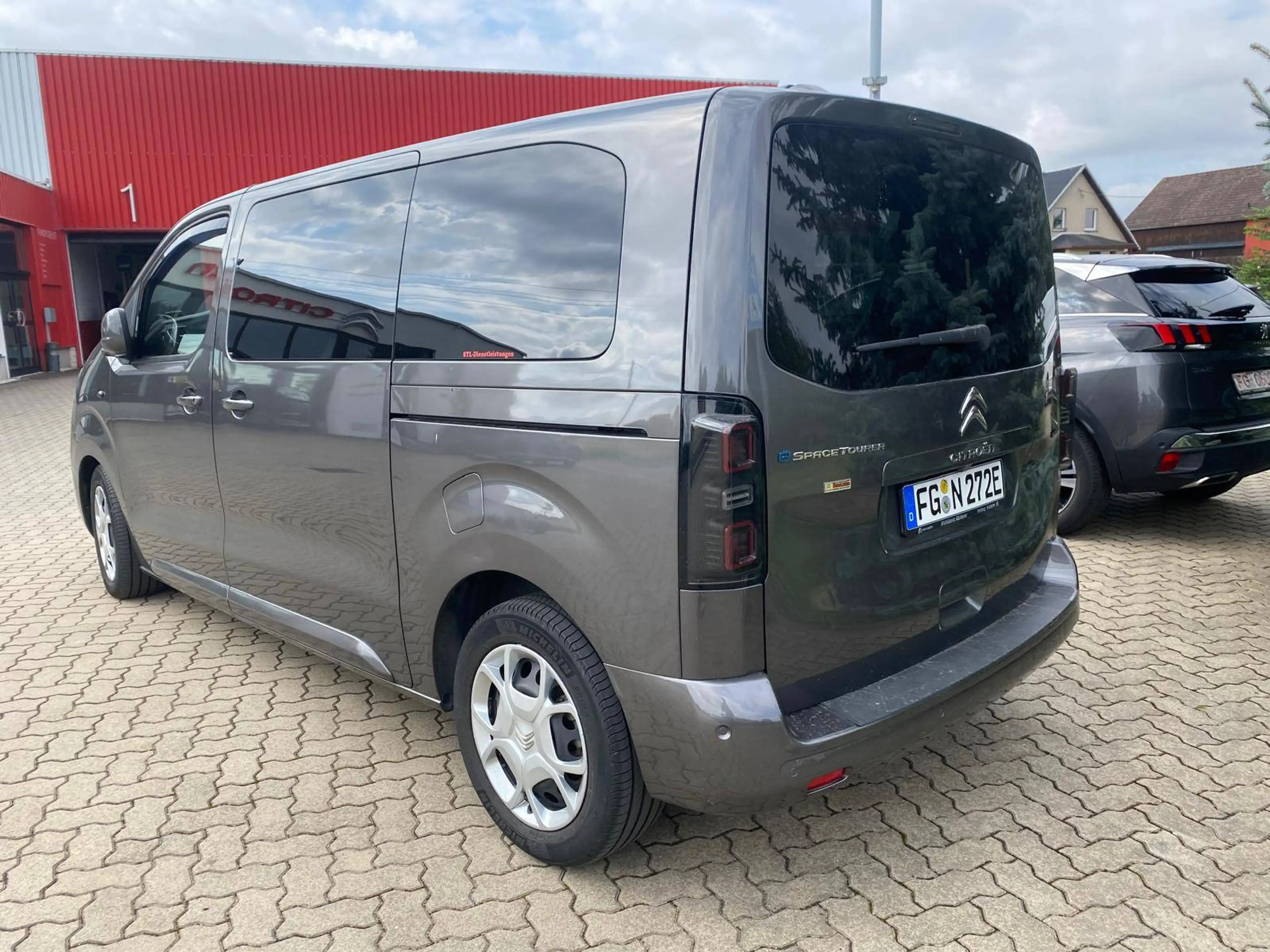 Citroen Spacetourer Feel M (L2) Elektromotor, Xenon-Scheinwerfer, Navi, Einparkhilfe vorn und hinten, Rückfahrkamera — photo 5