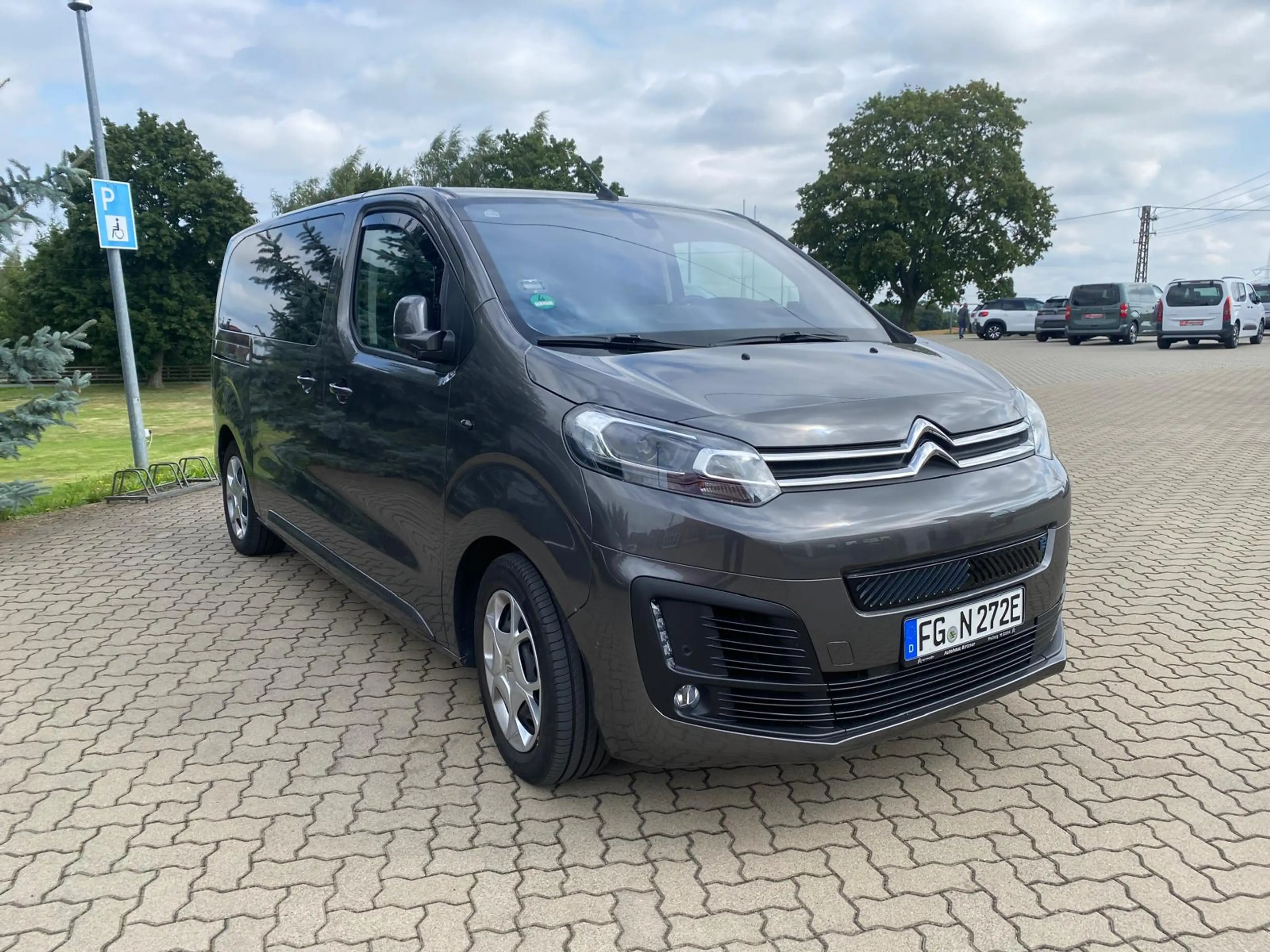 Citroen Spacetourer Feel M (L2) Elektromotor, Xenon-Scheinwerfer, Navi, Einparkhilfe vorn und hinten, Rückfahrkamera