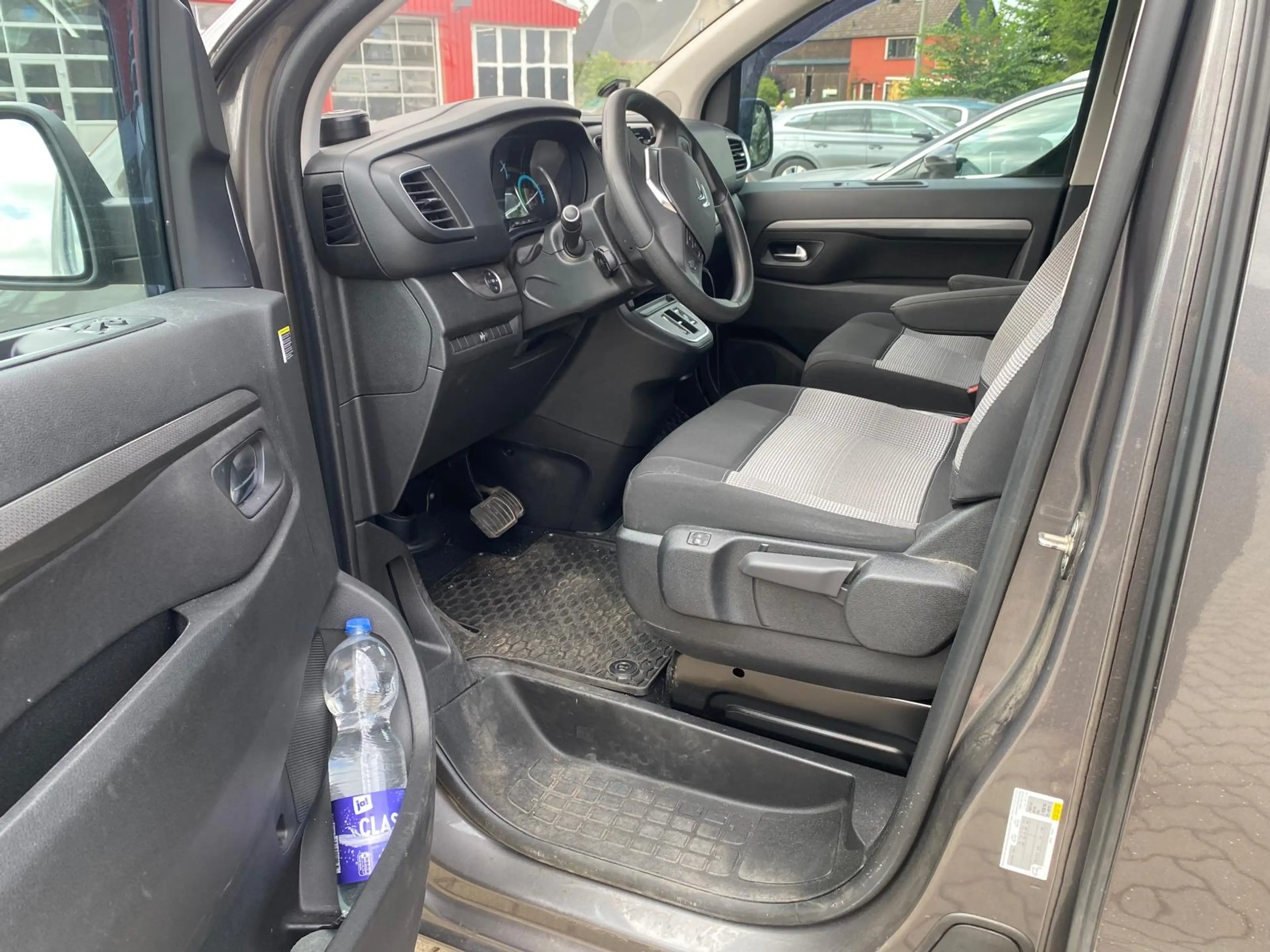 Citroen Spacetourer Feel M (L2) Elektromotor, Xenon-Scheinwerfer, Navi, Einparkhilfe vorn und hinten, Rückfahrkamera — photo 8