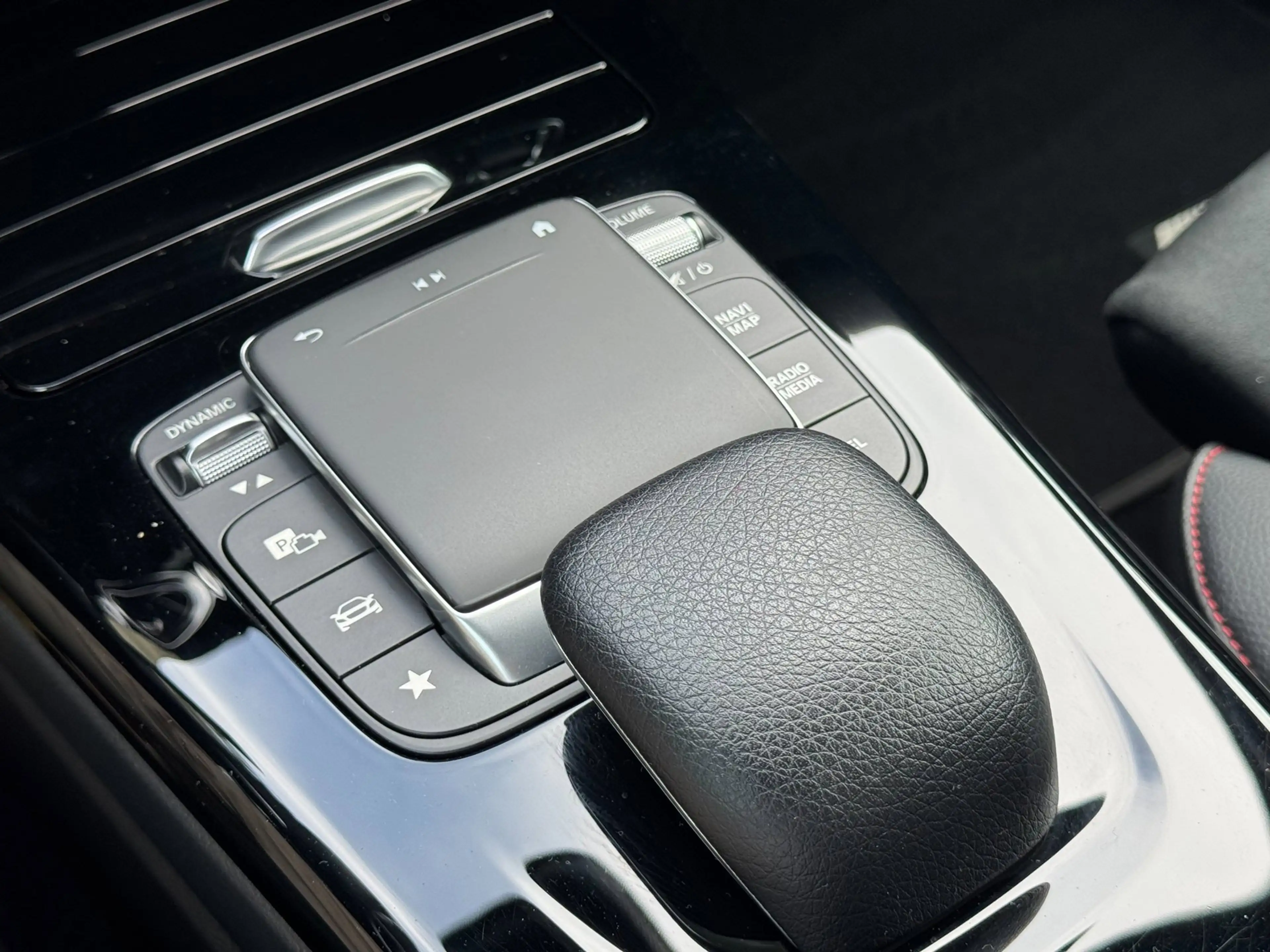 Mercedes-Benz A 200 Premium Plus|AMG-Line|Camera|Stoelverw| — photo 23