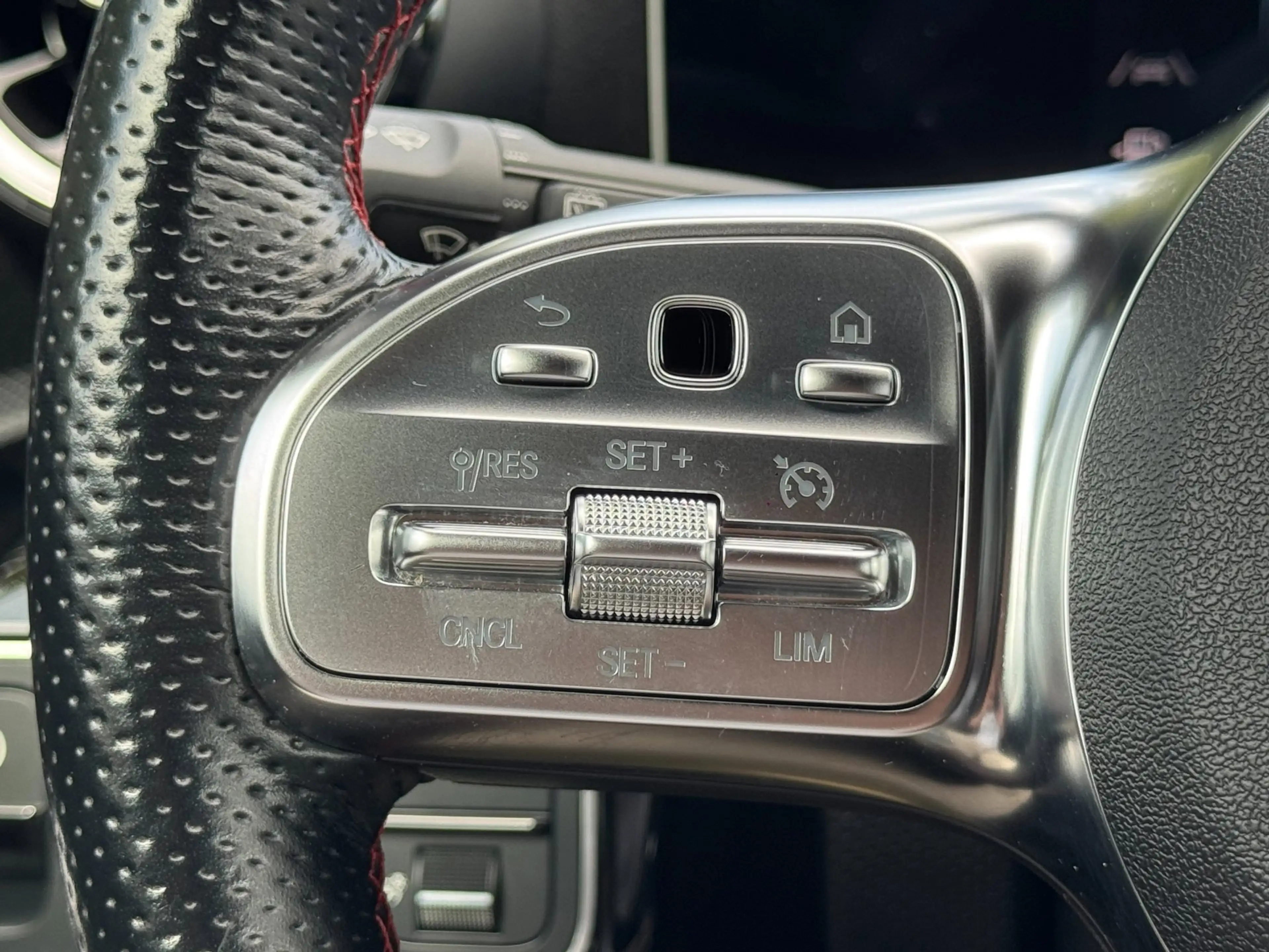 Mercedes-Benz A 200 Premium Plus|AMG-Line|Camera|Stoelverw| — photo 12