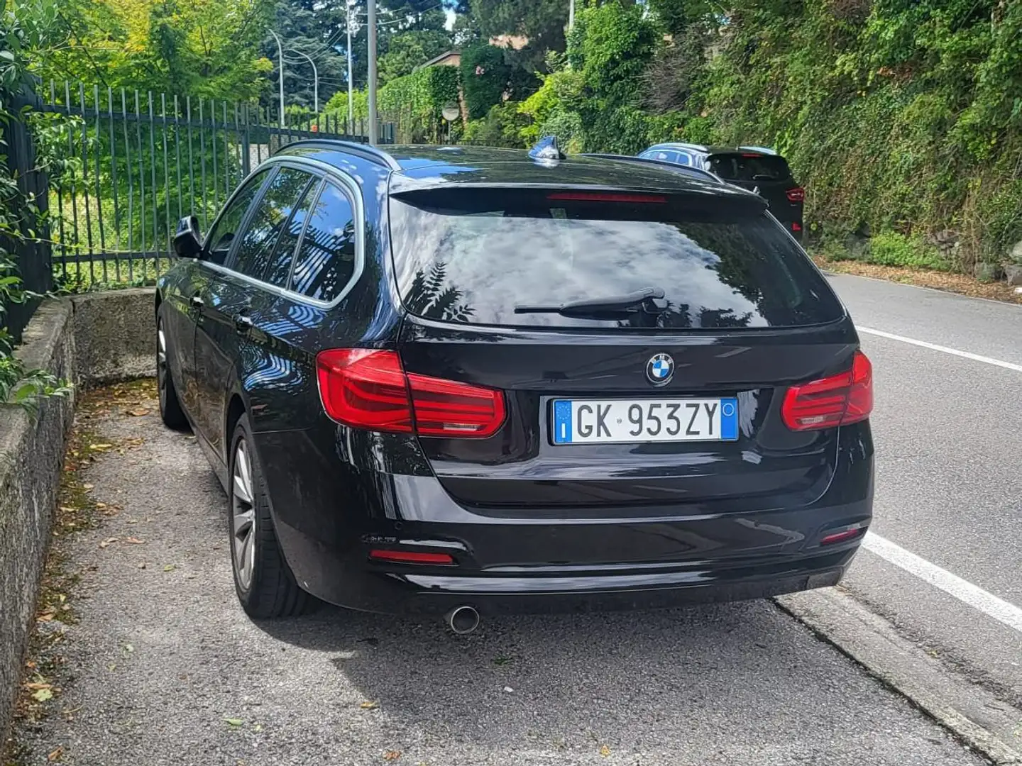 BMW 316 316d Touring auto Чорний - 1