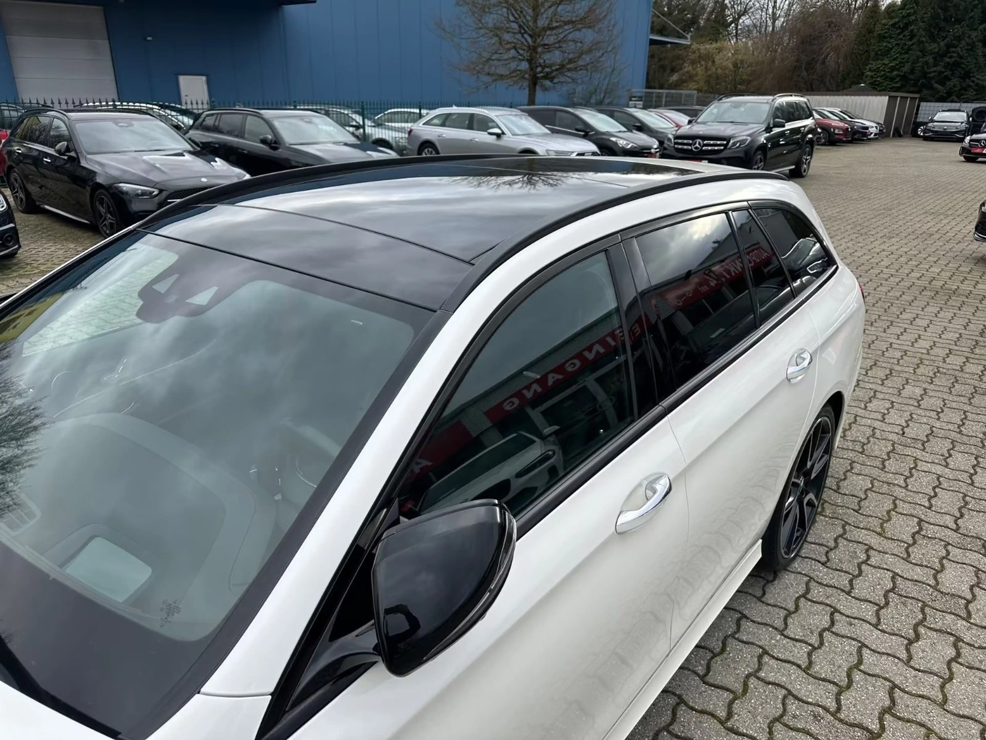 Mercedes-Benz E 43 AMG T 4M Distr HUD Pano 360° Sitzbelüf AHK — photo 11