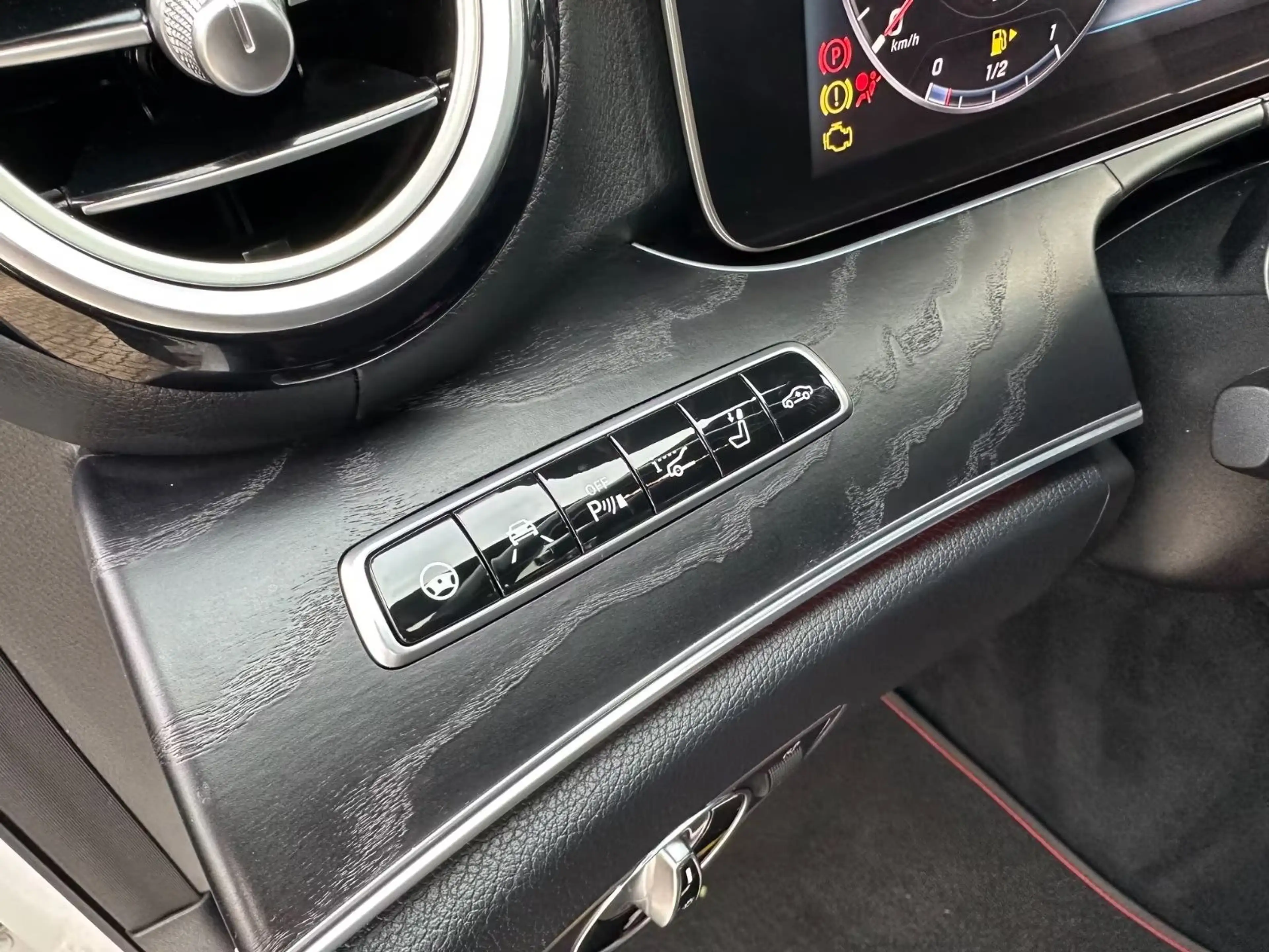 Mercedes-Benz E 43 AMG T 4M Distr HUD Pano 360° Sitzbelüf AHK — photo 31