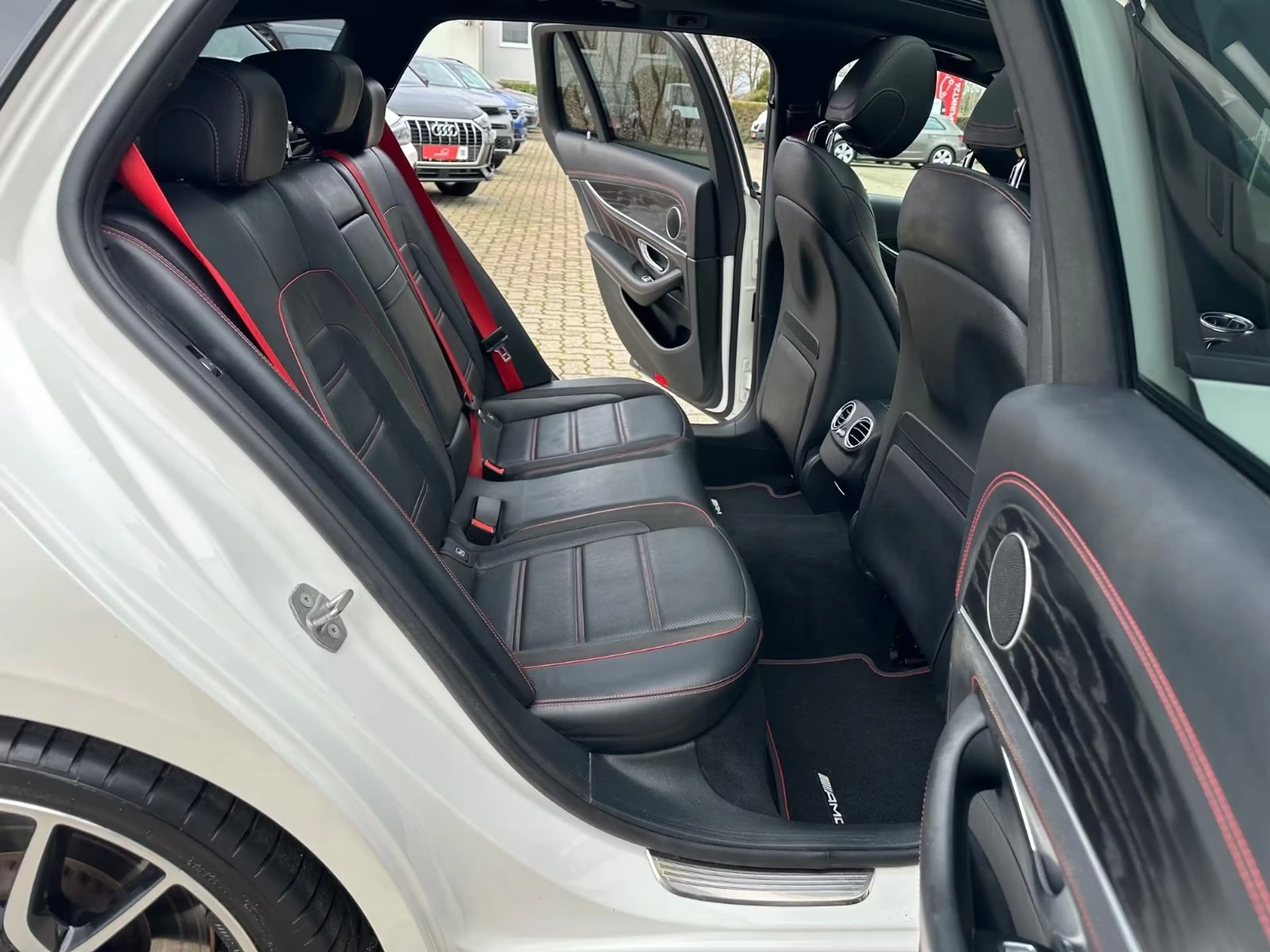 Mercedes-Benz E 43 AMG T 4M Distr HUD Pano 360° Sitzbelüf AHK — photo 18