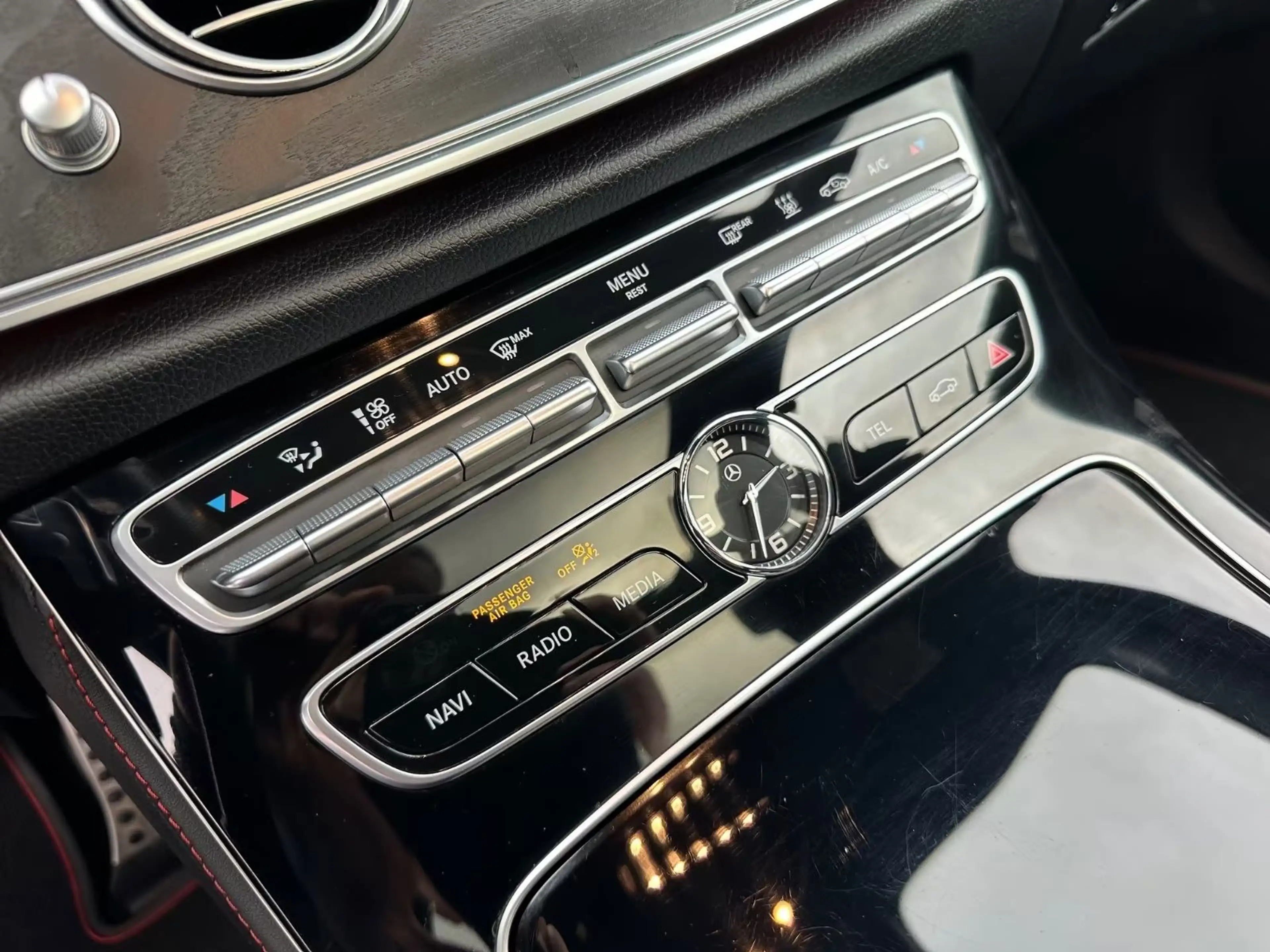 Mercedes-Benz E 43 AMG T 4M Distr HUD Pano 360° Sitzbelüf AHK — photo 33