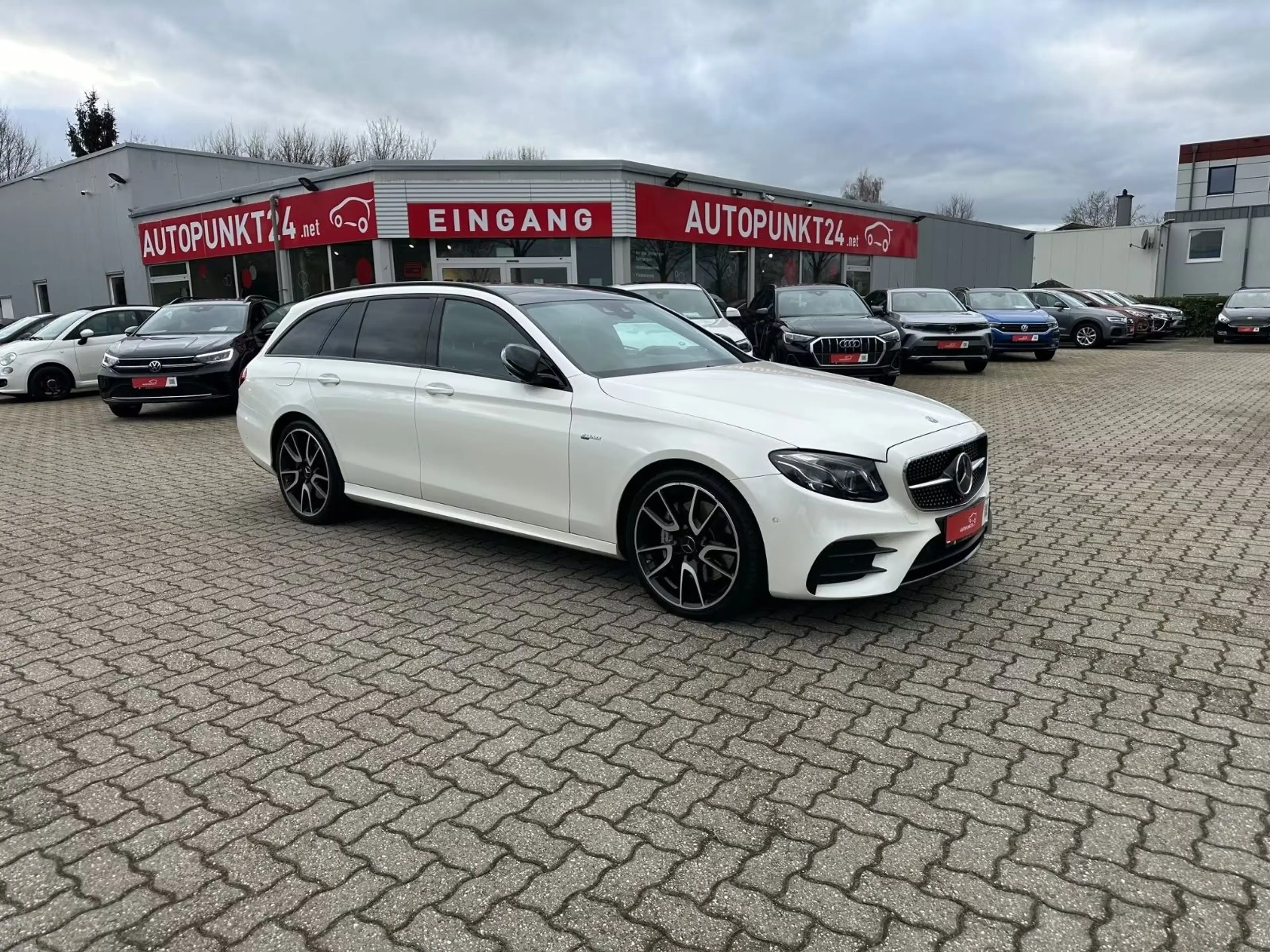 Mercedes-Benz E 43 AMG T 4M Distr HUD Pano 360° Sitzbelüf AHK — photo 4