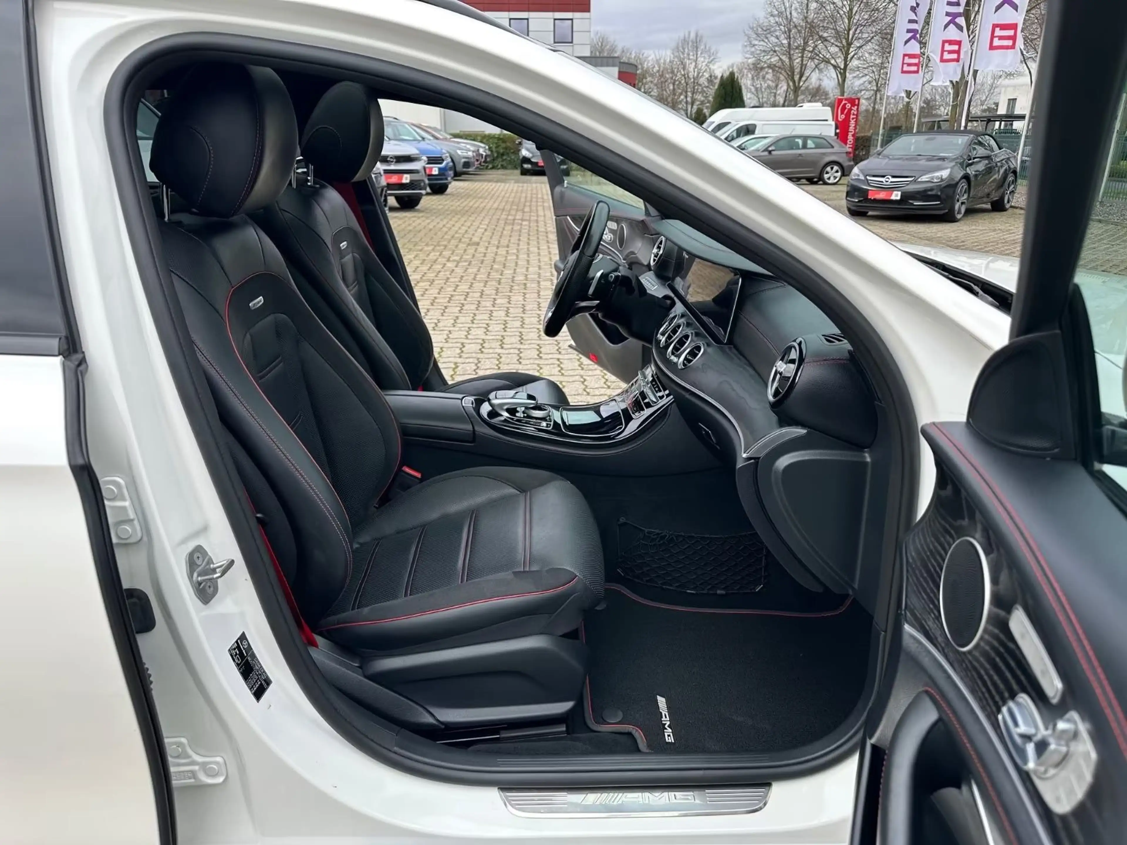 Mercedes-Benz E 43 AMG T 4M Distr HUD Pano 360° Sitzbelüf AHK — photo 17