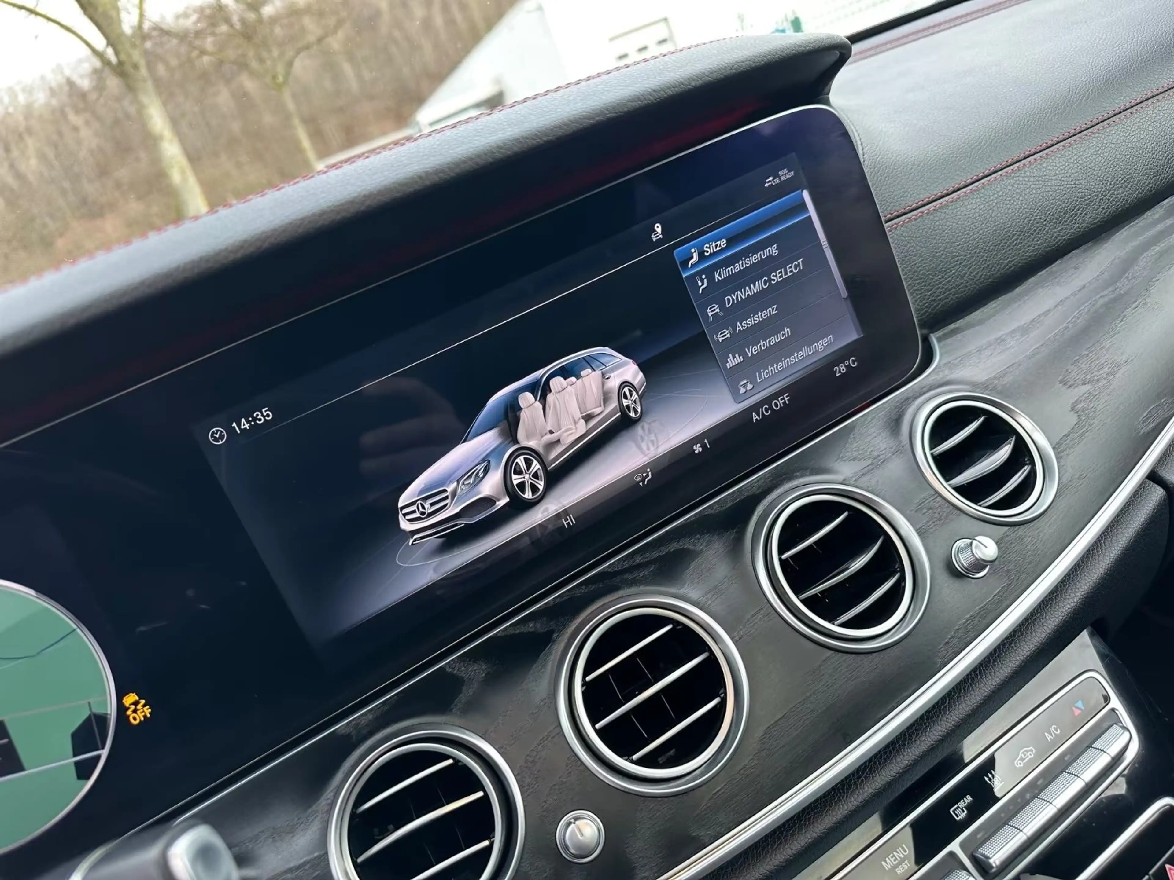 Mercedes-Benz E 43 AMG T 4M Distr HUD Pano 360° Sitzbelüf AHK — photo 27