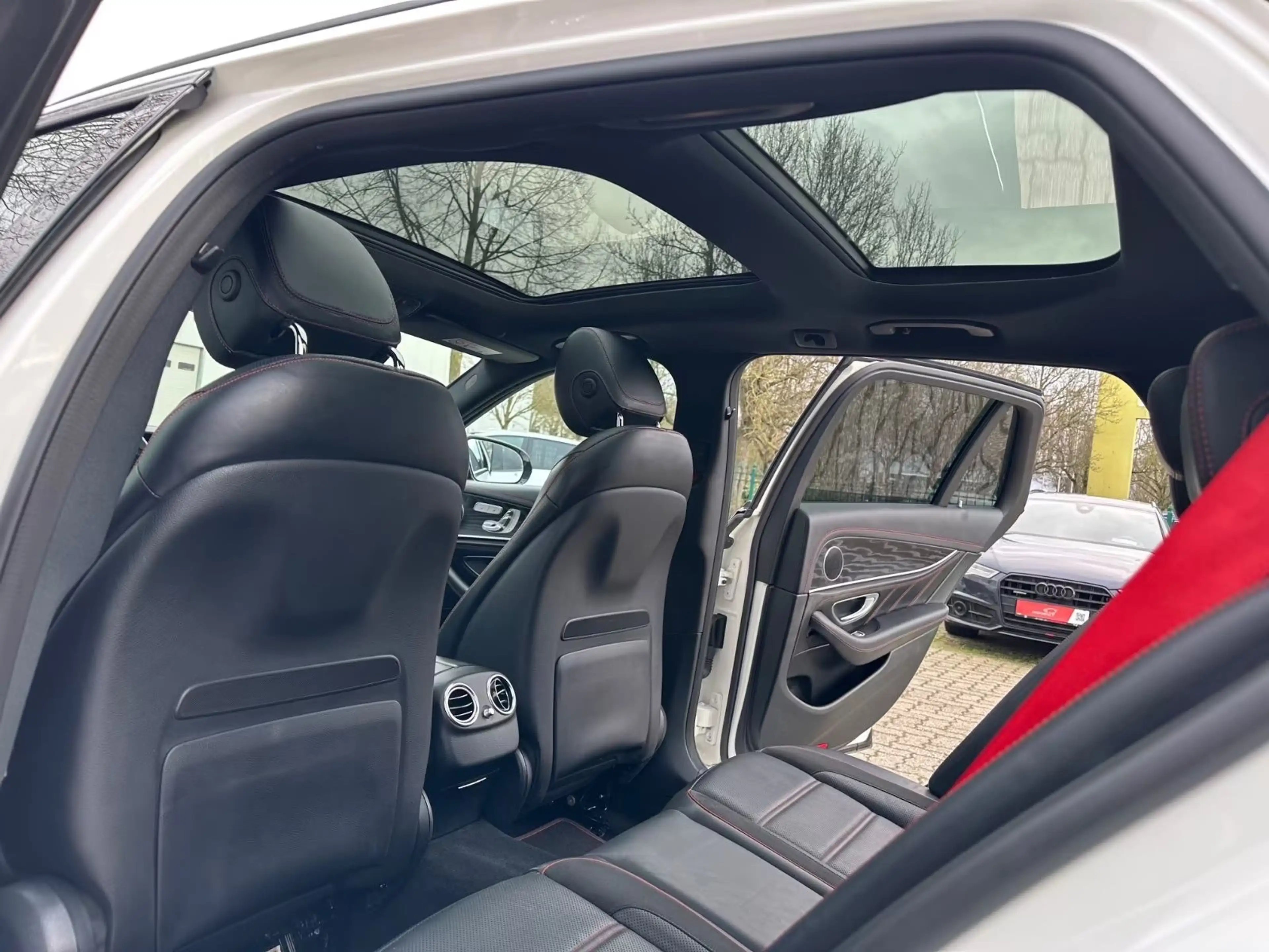 Mercedes-Benz E 43 AMG T 4M Distr HUD Pano 360° Sitzbelüf AHK — photo 20