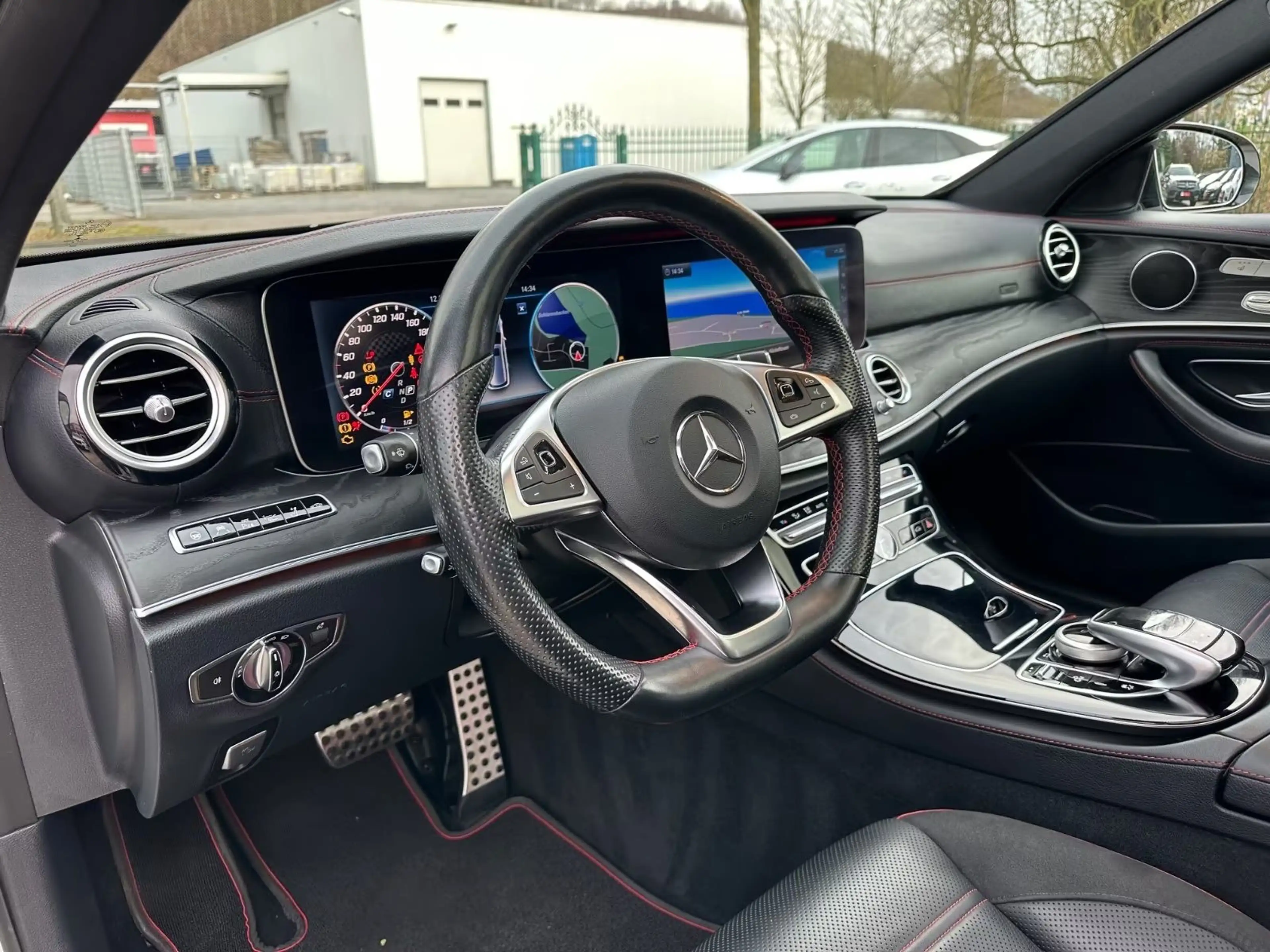 Mercedes-Benz E 43 AMG T 4M Distr HUD Pano 360° Sitzbelüf AHK — photo 24