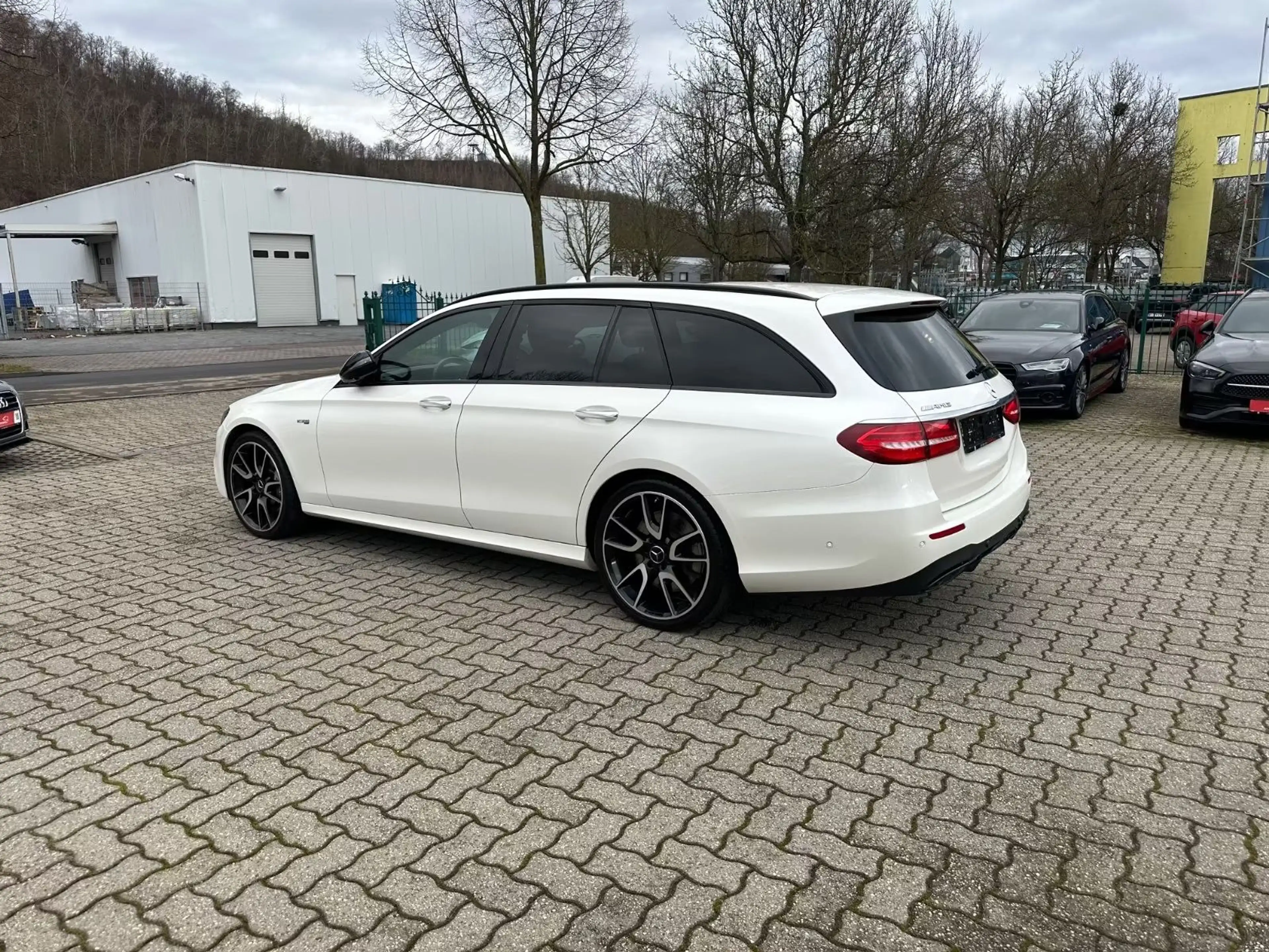 Mercedes-Benz E 43 AMG T 4M Distr HUD Pano 360° Sitzbelüf AHK — photo 5
