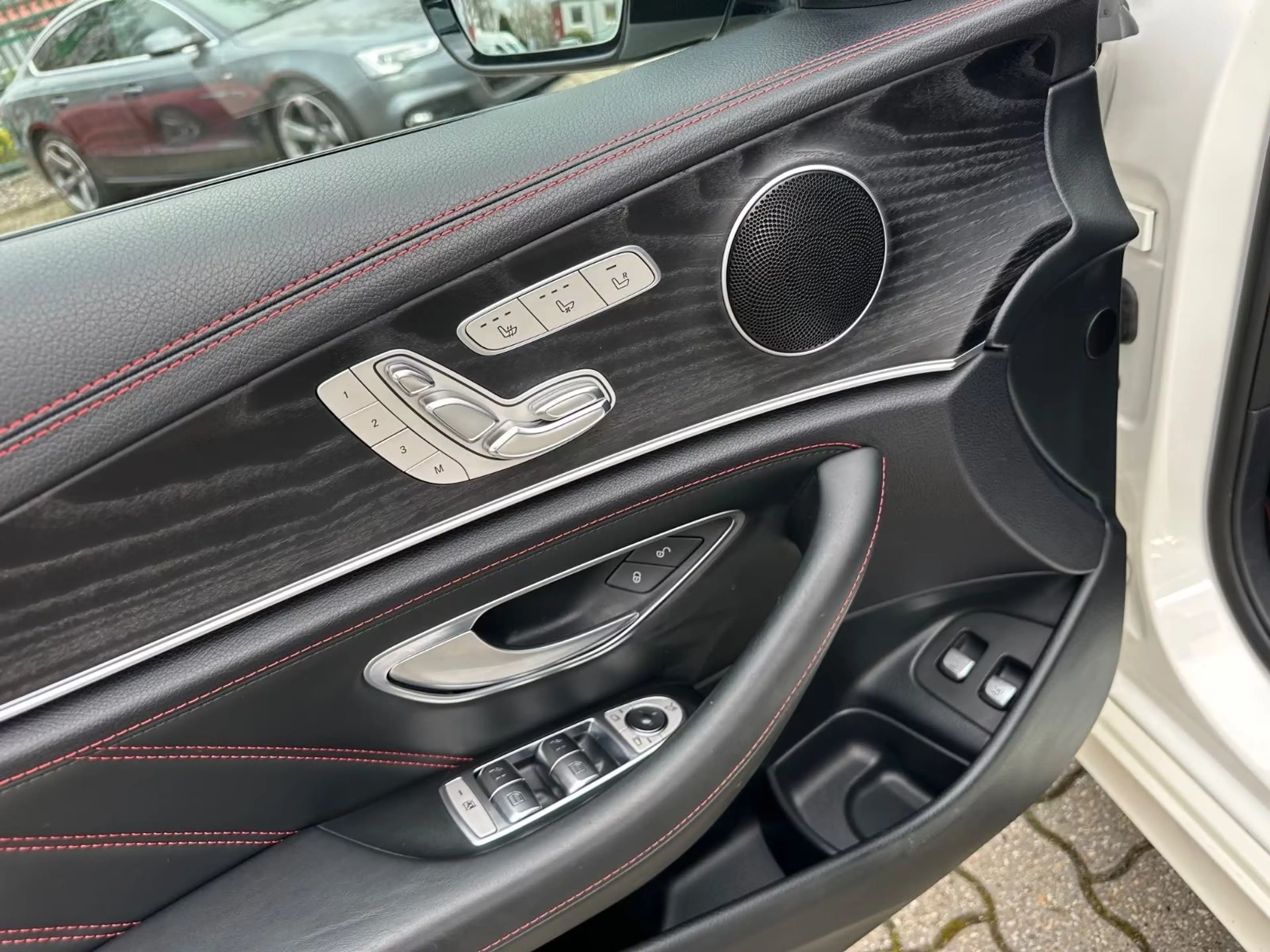 Mercedes-Benz E 43 AMG T 4M Distr HUD Pano 360° Sitzbelüf AHK — photo 23