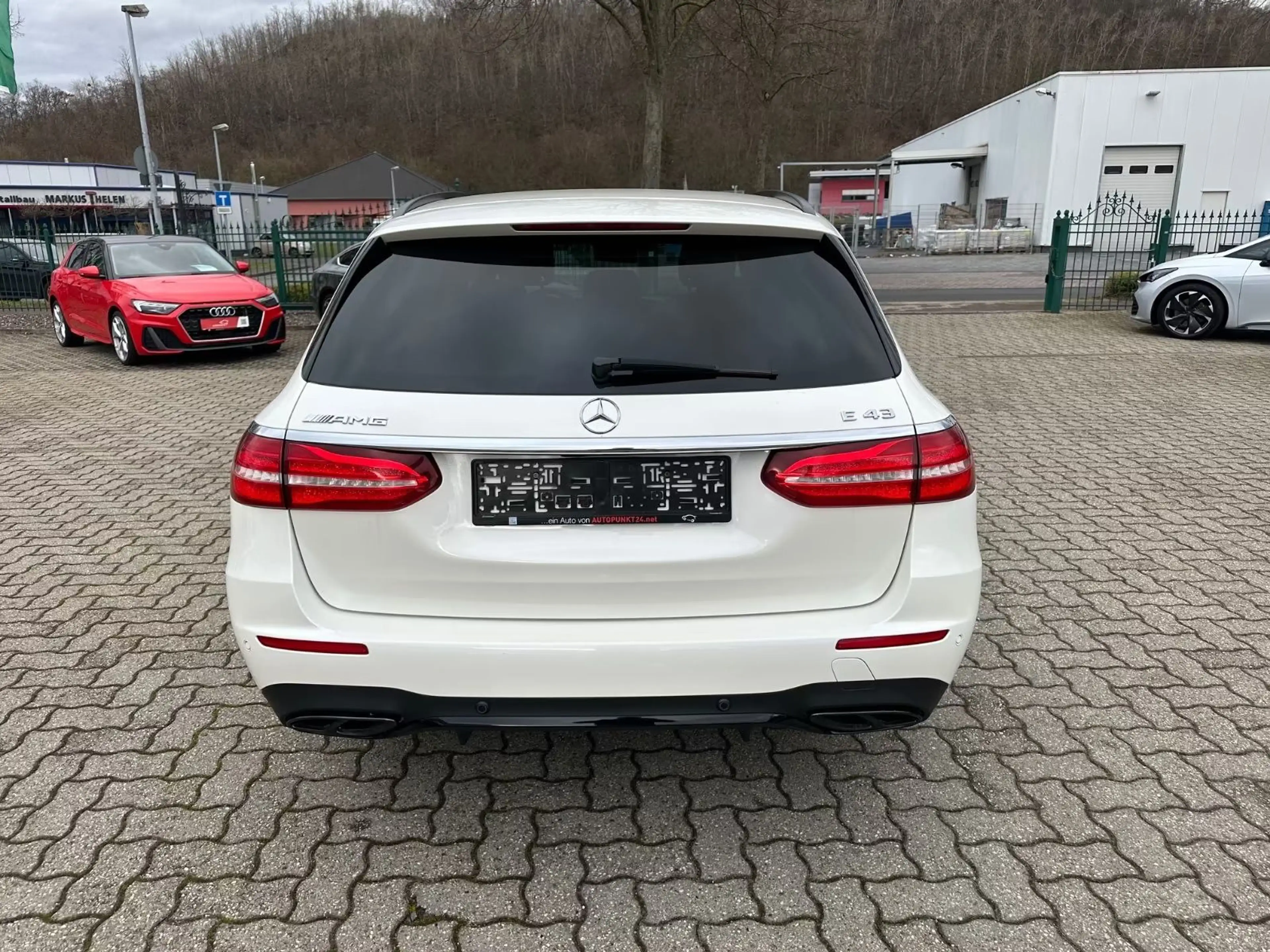 Mercedes-Benz E 43 AMG T 4M Distr HUD Pano 360° Sitzbelüf AHK — photo 7