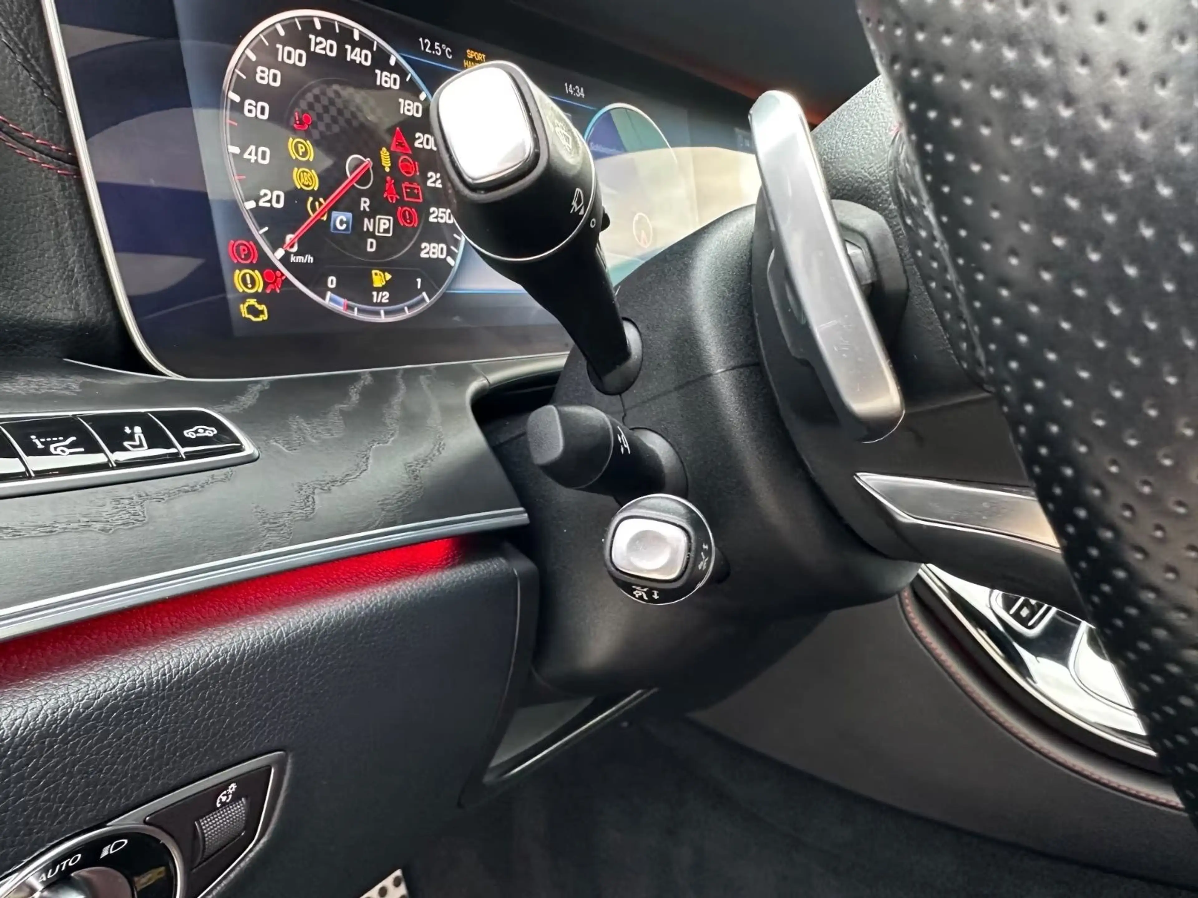 Mercedes-Benz E 43 AMG T 4M Distr HUD Pano 360° Sitzbelüf AHK — photo 32