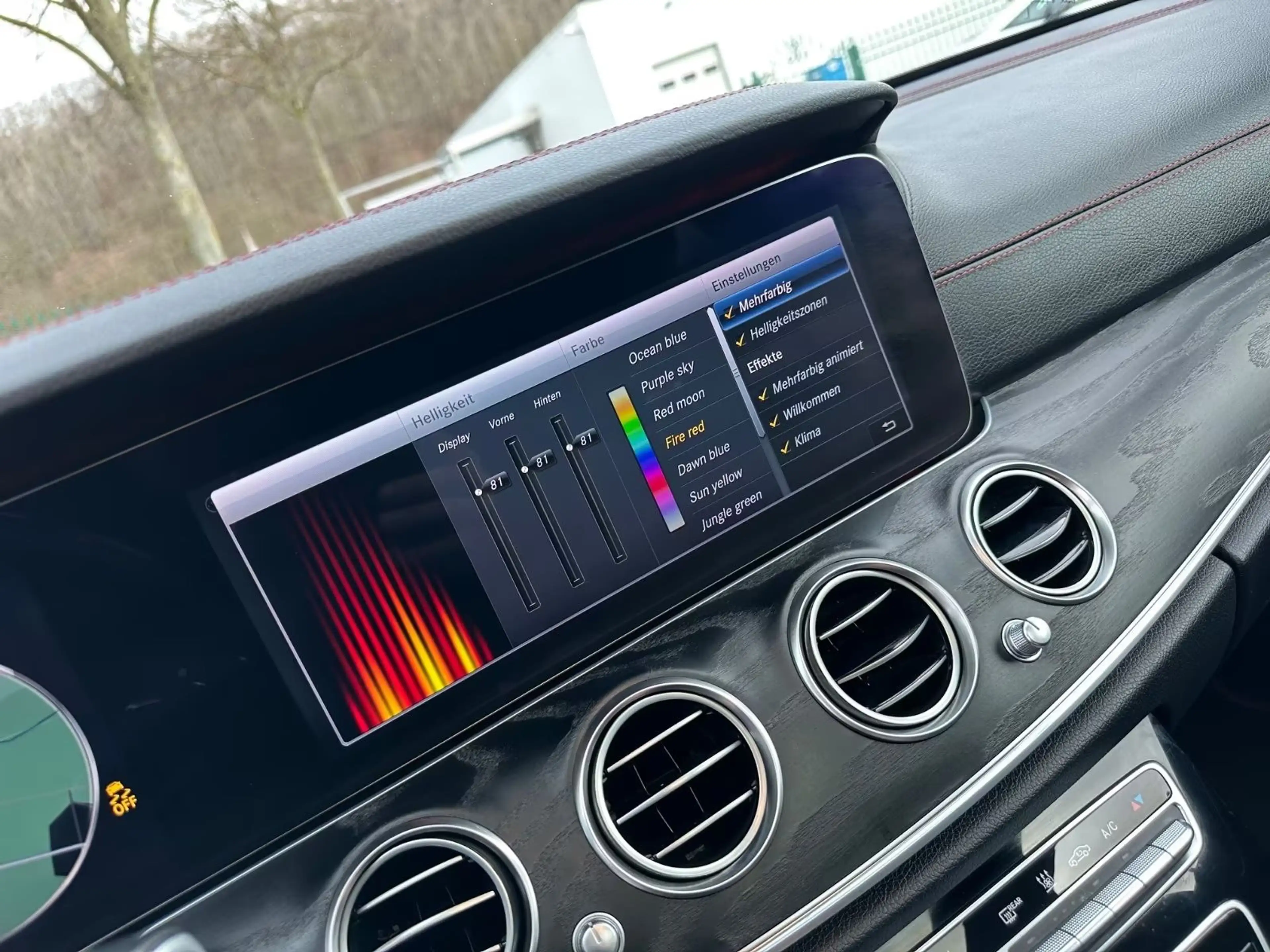 Mercedes-Benz E 43 AMG T 4M Distr HUD Pano 360° Sitzbelüf AHK — photo 29