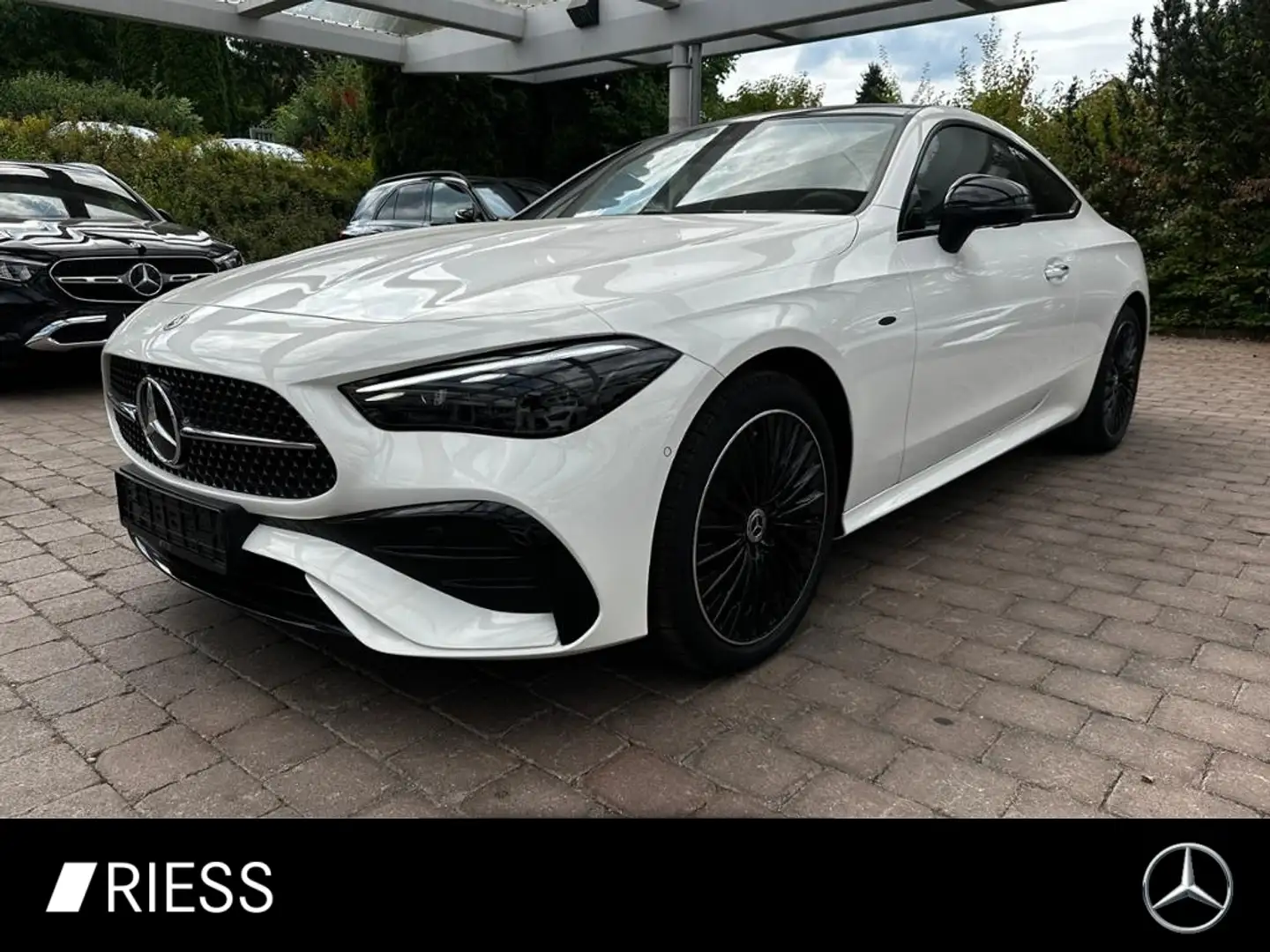 Mercedes-Benz CLE 300 e AMG Sport Night Distr Pano Burme 360 19" Weiß - 1