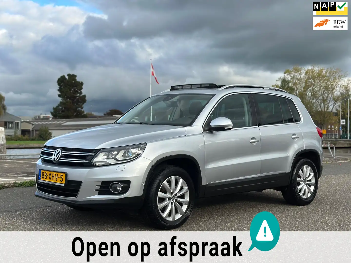 Volkswagen Tiguan 1.4 TSI NAP PANO DEALER ONDERHOUDEN 2EIG Grijs - 1