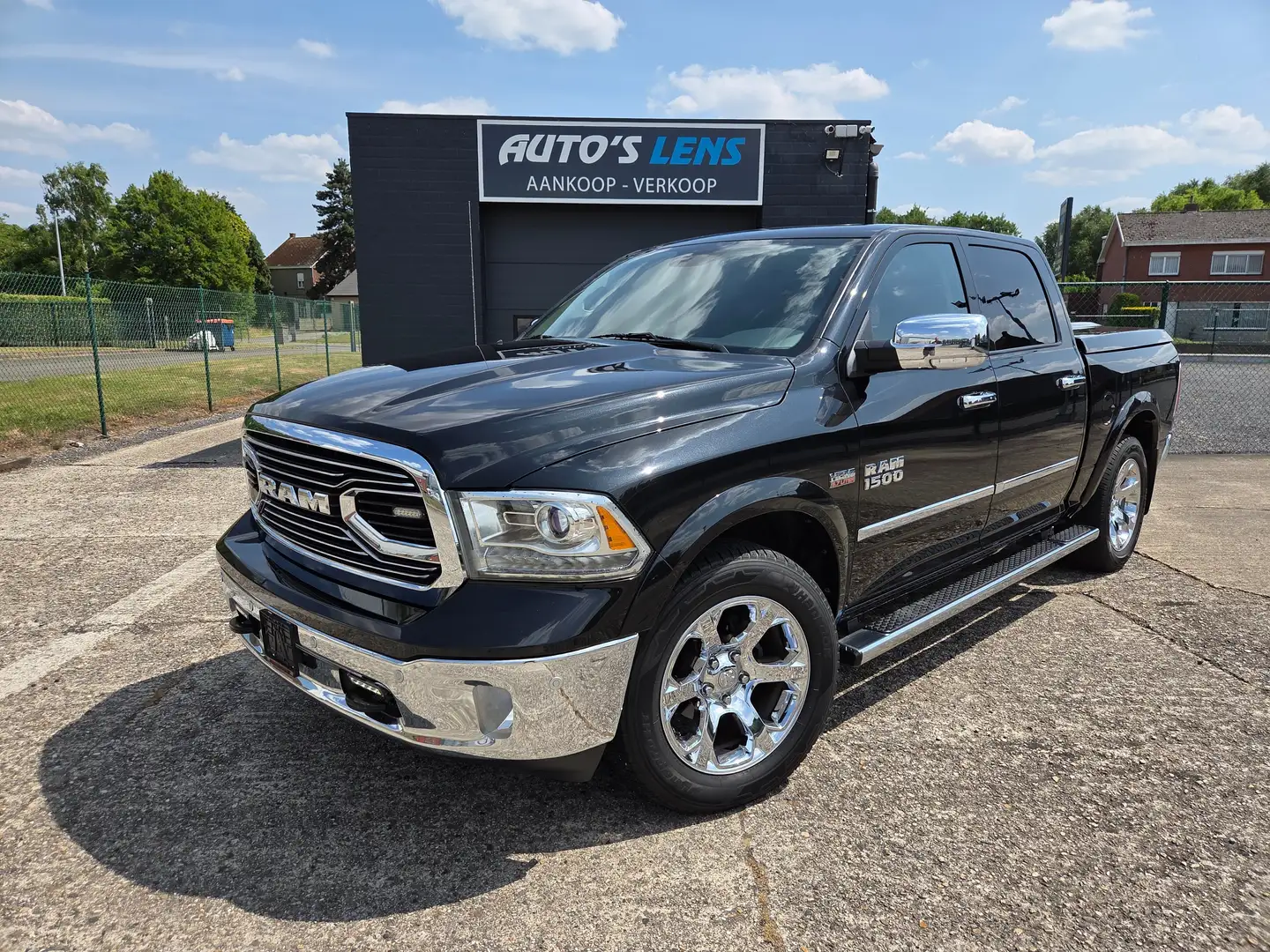 Dodge RAM 1500 Laramie 5.7L V8 / Full Options / BTW / 3.5ton Zwart - 1