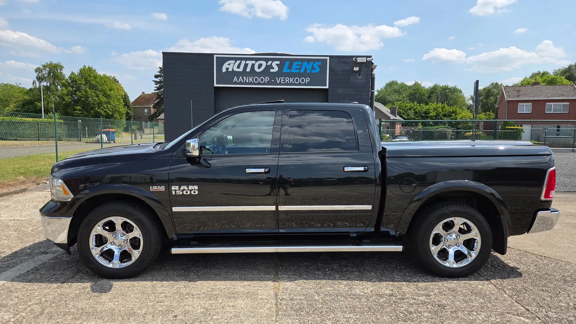 Dodge RAM 1500 Laramie 5.7L V8 / Full Options / BTW / 3.5ton Zwart - 2
