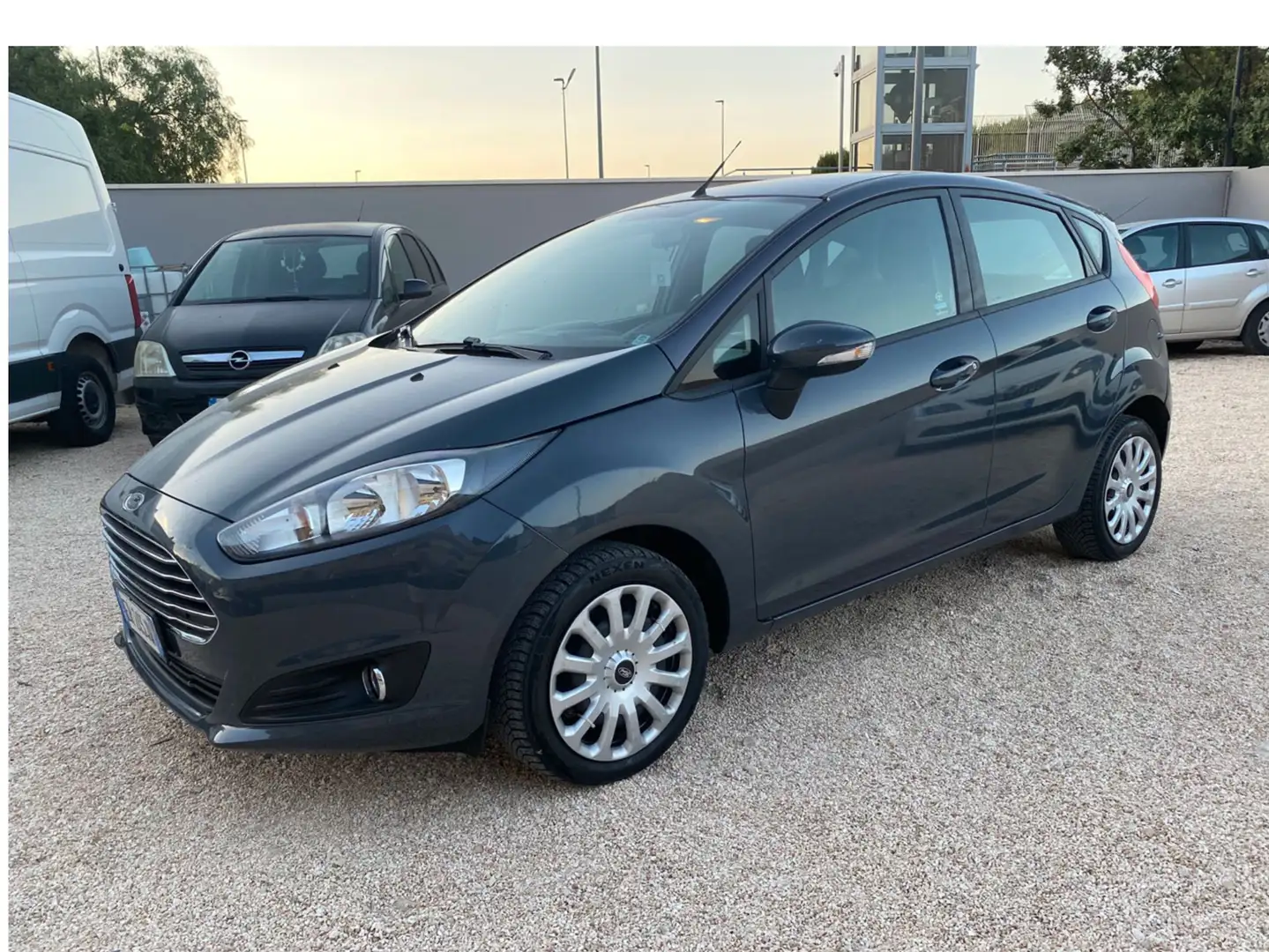 Ford Fiesta Fiesta VI 2008 5p 1.4 16v Ikon Gpl Gris - 2