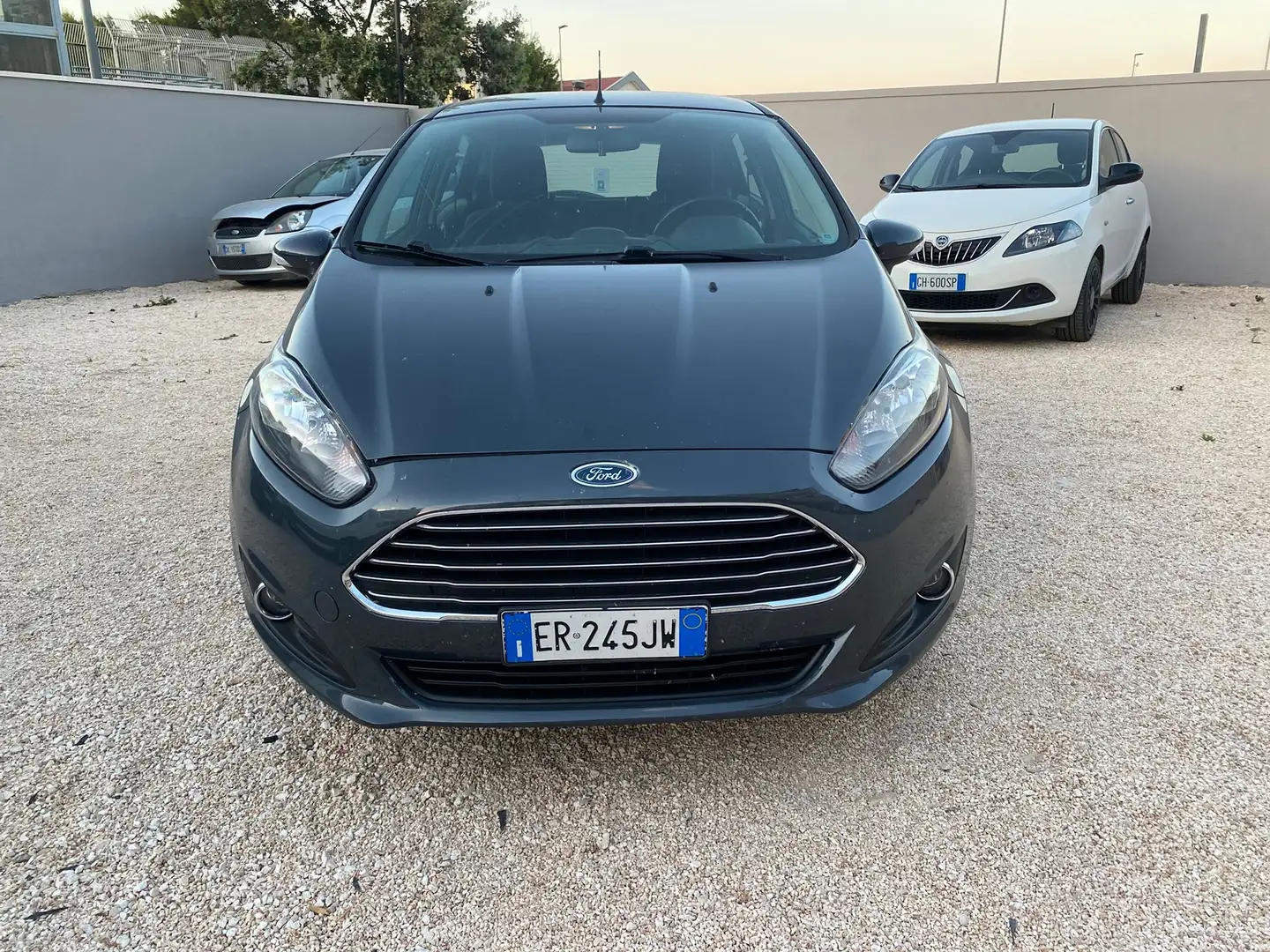 Ford Fiesta Fiesta VI 2008 5p 1.4 16v Ikon Gpl Gris - 1