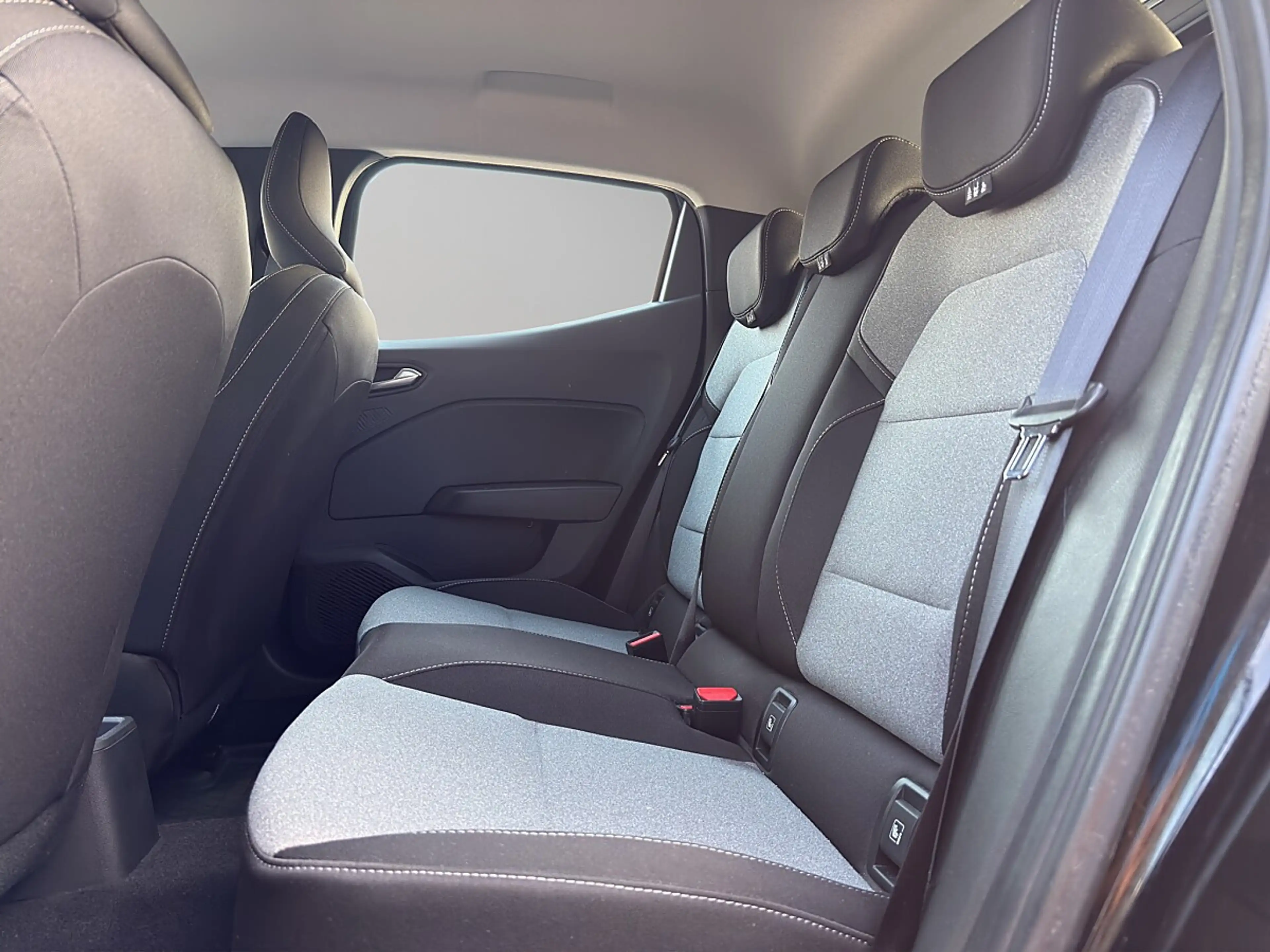 Renault Clio Evolution SCe 65 — photo 11