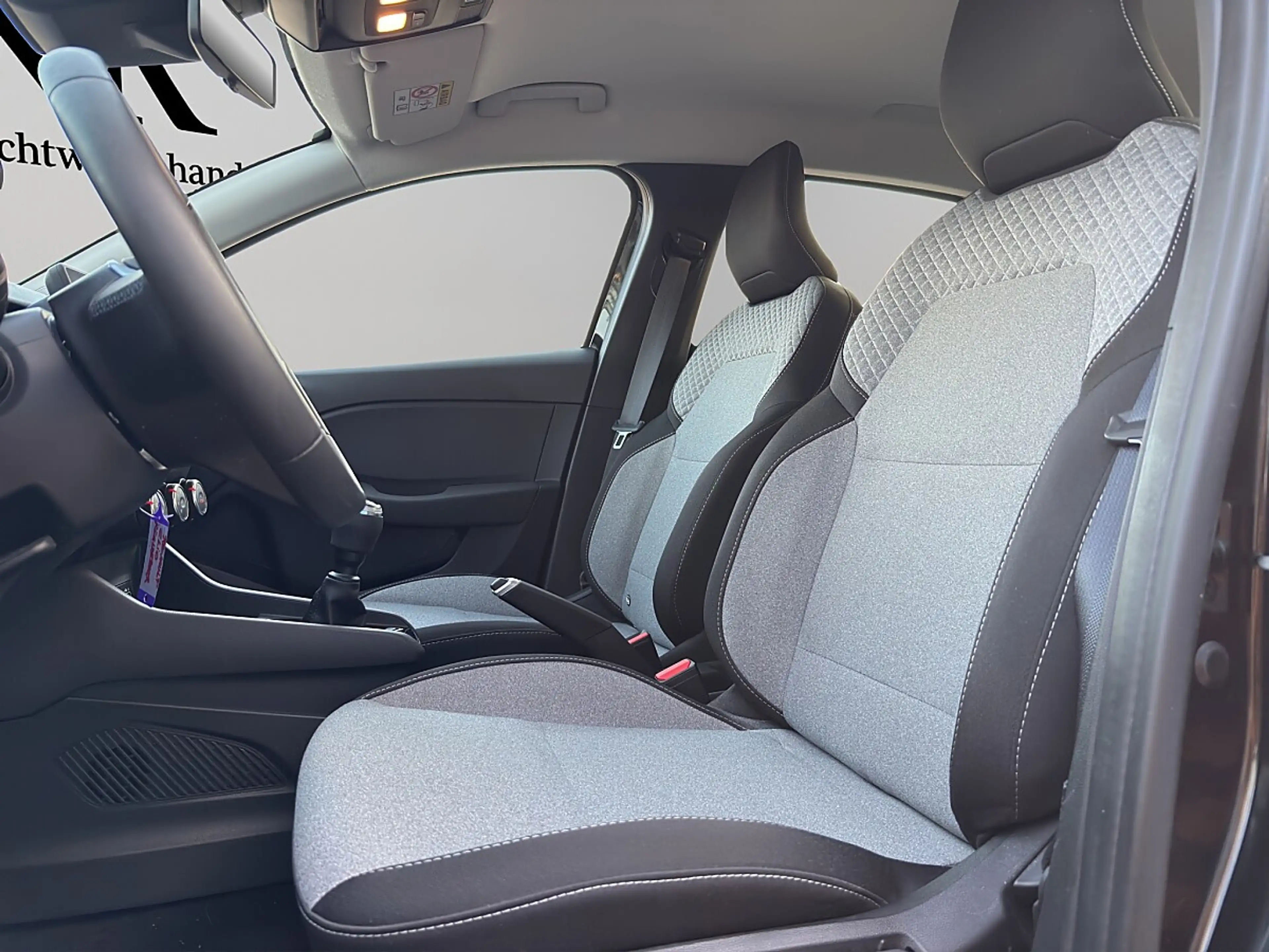 Renault Clio Evolution SCe 65 — photo 9