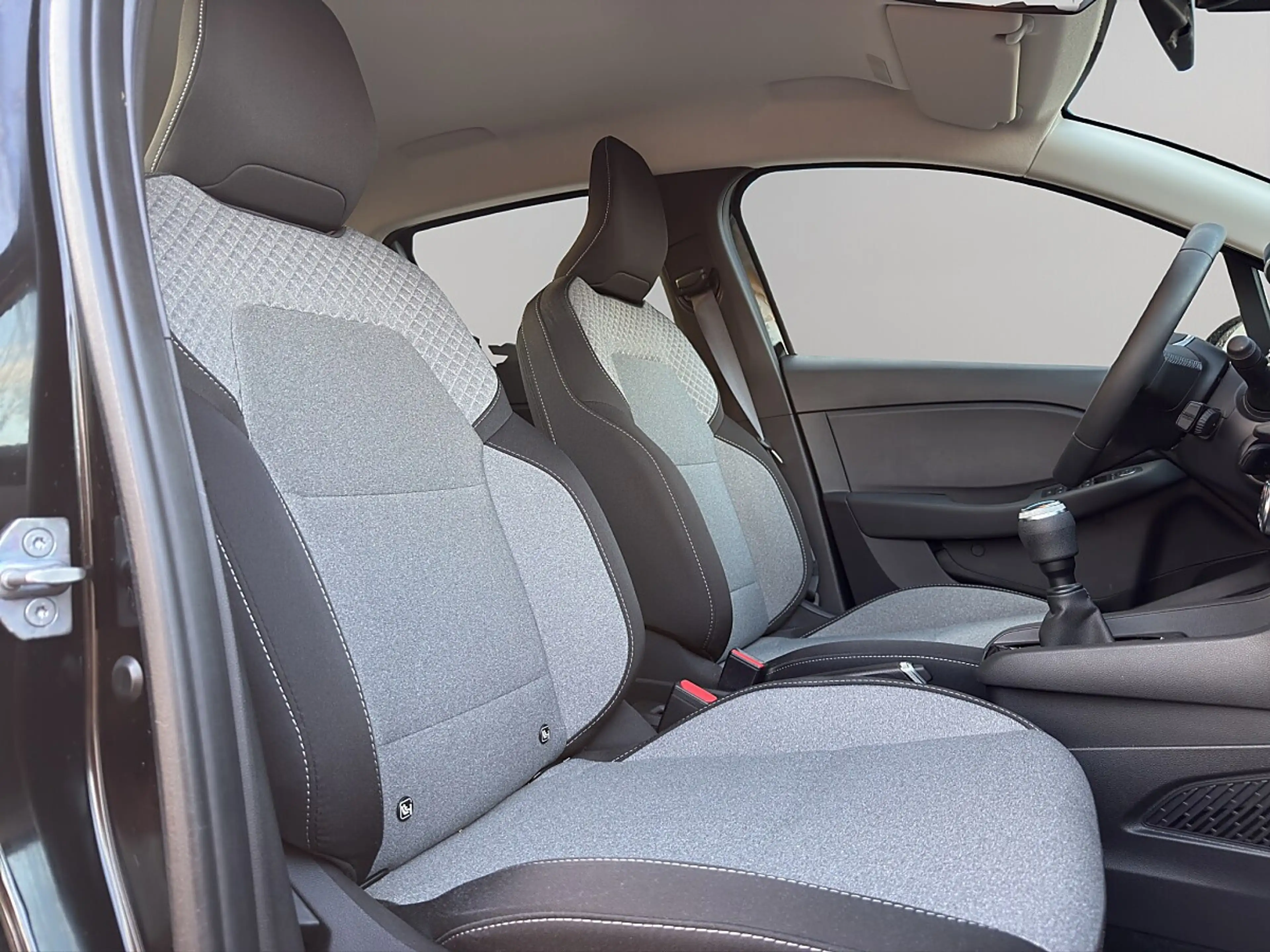 Renault Clio Evolution SCe 65 — photo 10