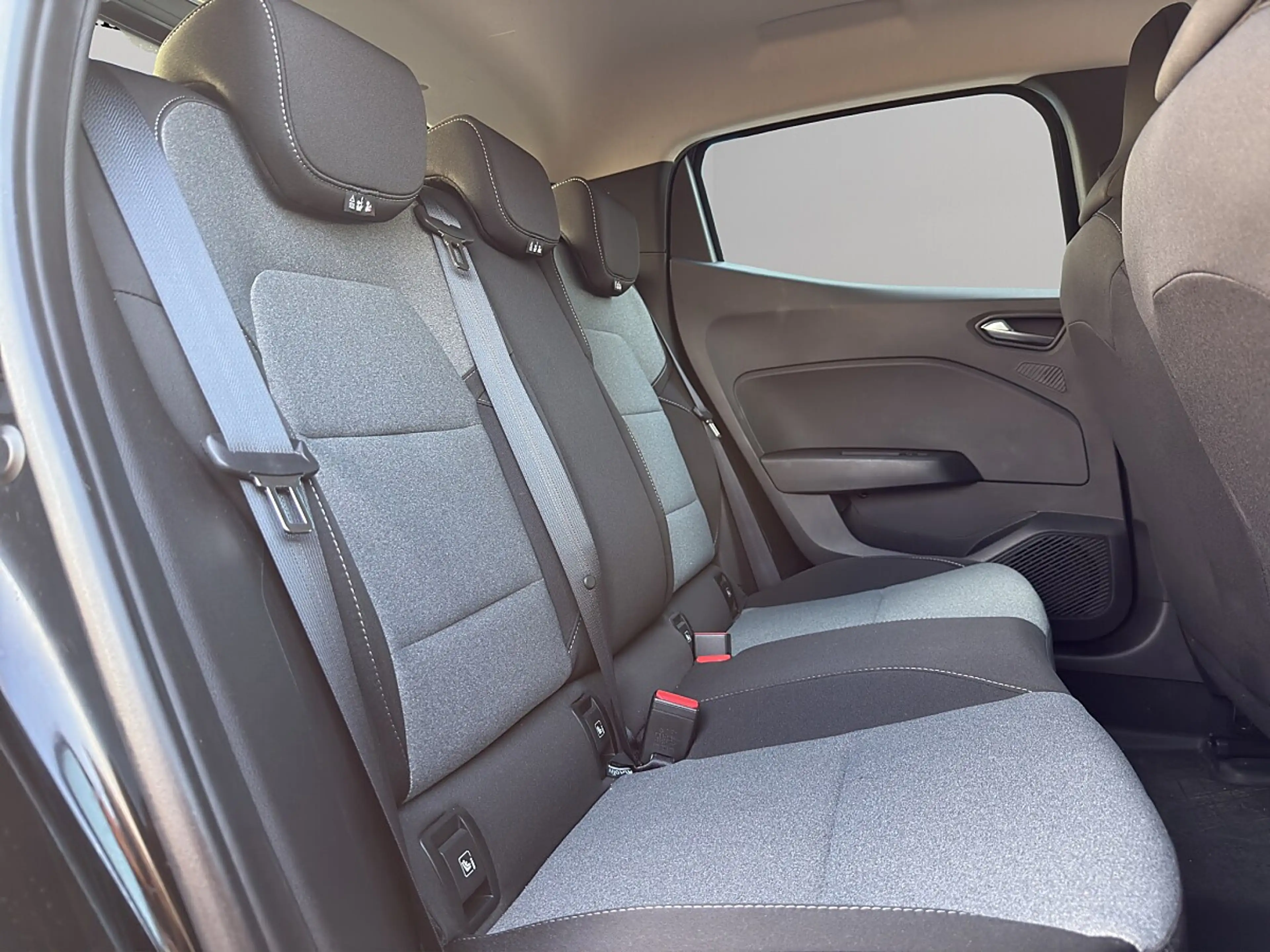 Renault Clio Evolution SCe 65 — photo 12