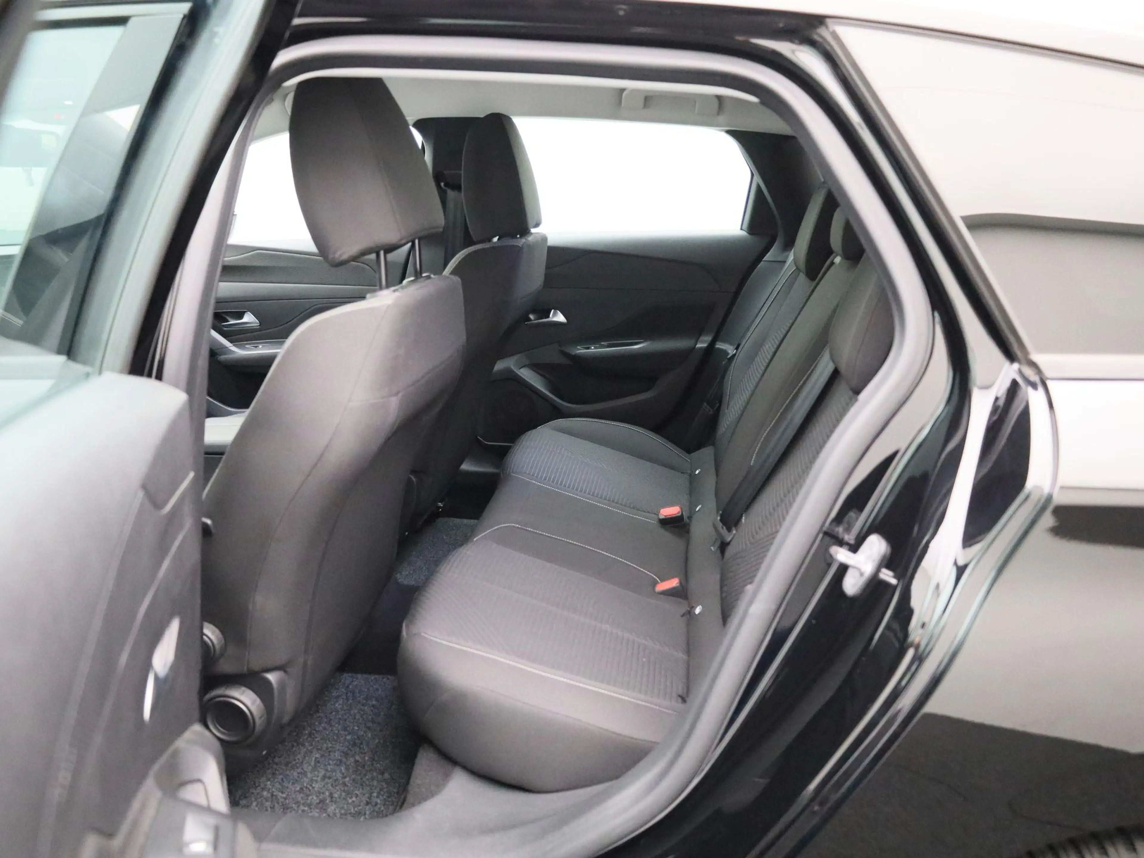 Peugeot 308 SW 1.2 PureTech 130 S&S EAT8 Active Pack — photo 10