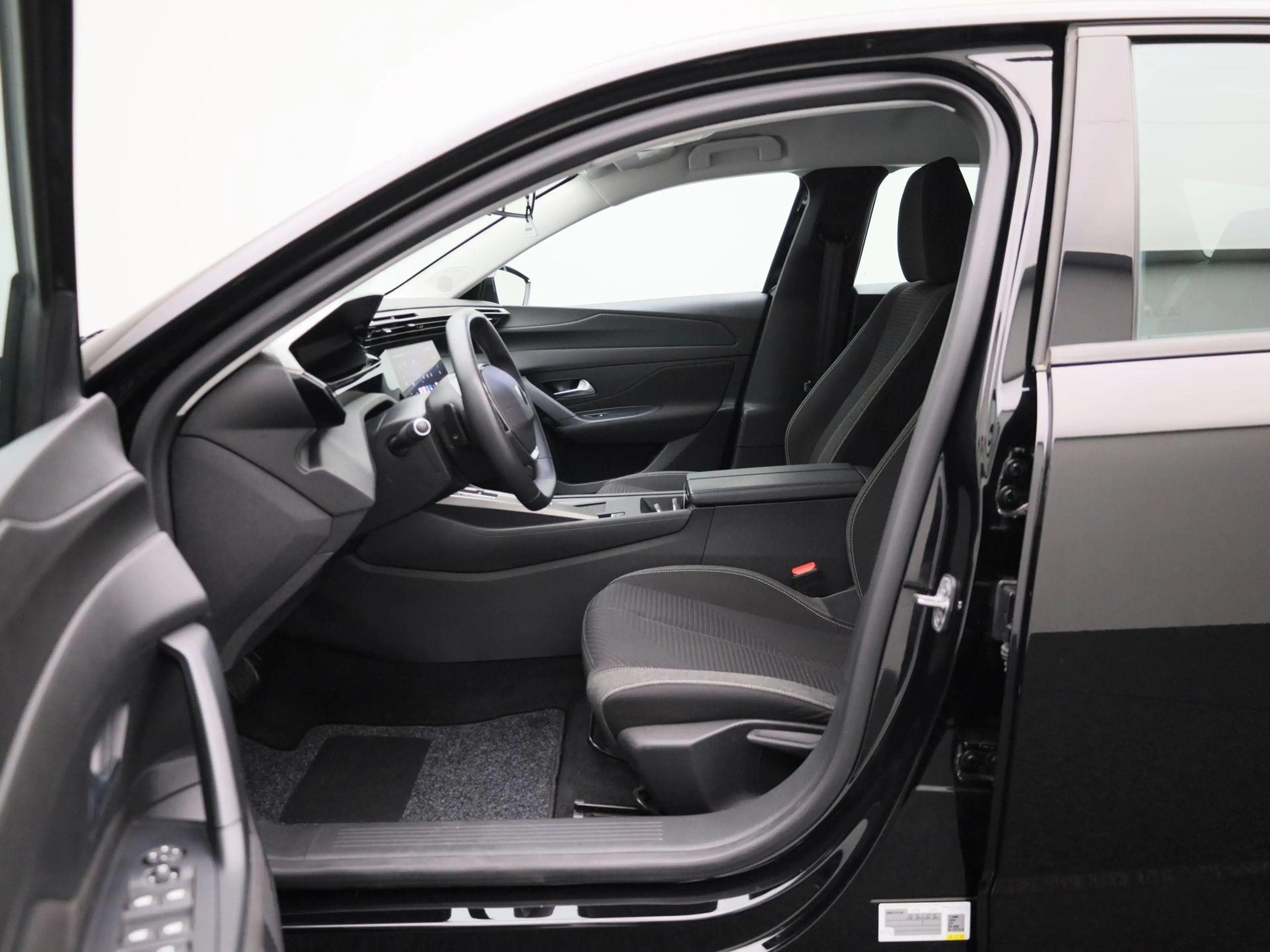 Peugeot 308 SW 1.2 PureTech 130 S&S EAT8 Active Pack — photo 9